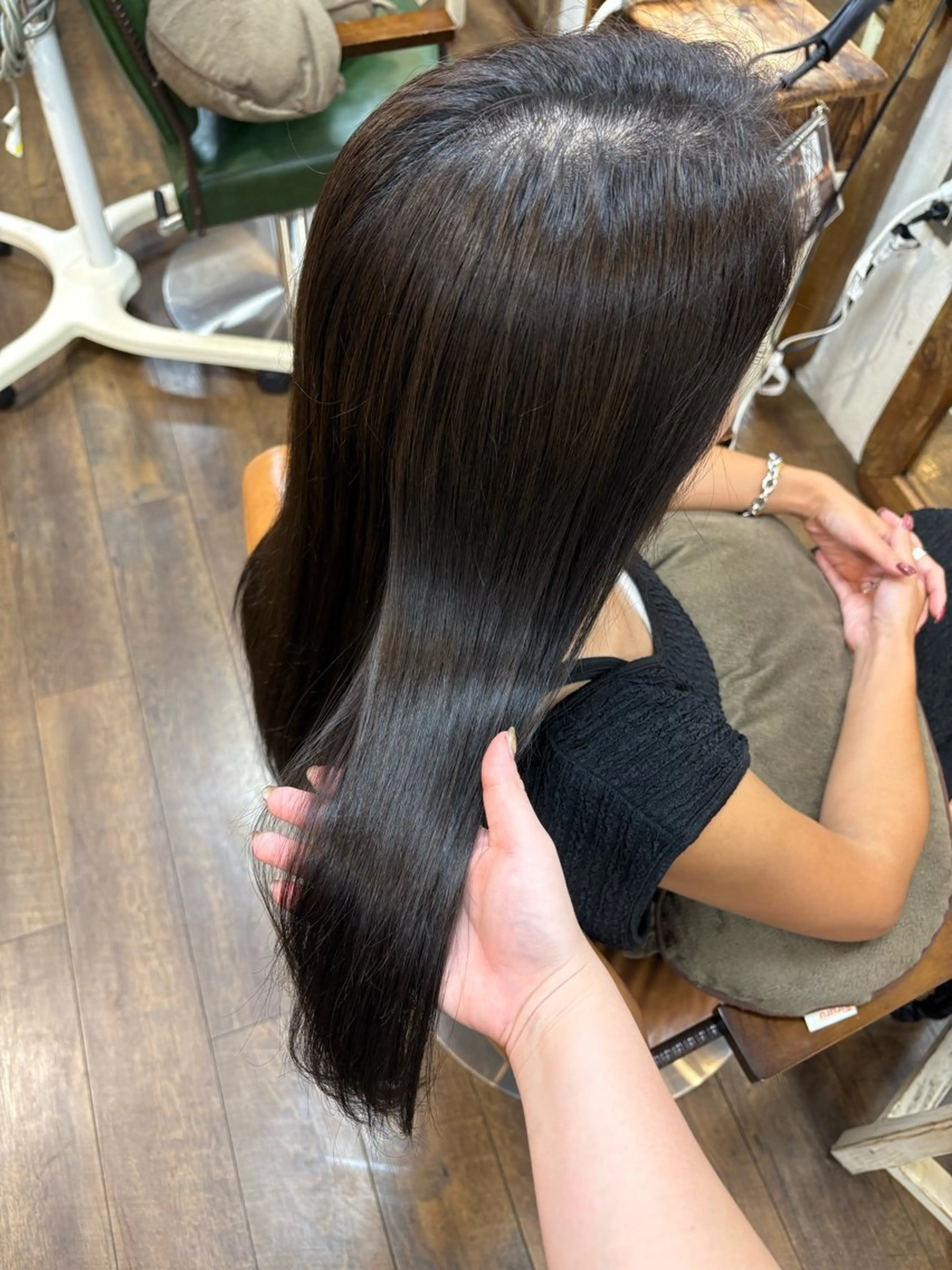 ロング カラー 透明感カラー グレージュ ヘアカラー トリートメント chacha blanc元山のヘアスタイル