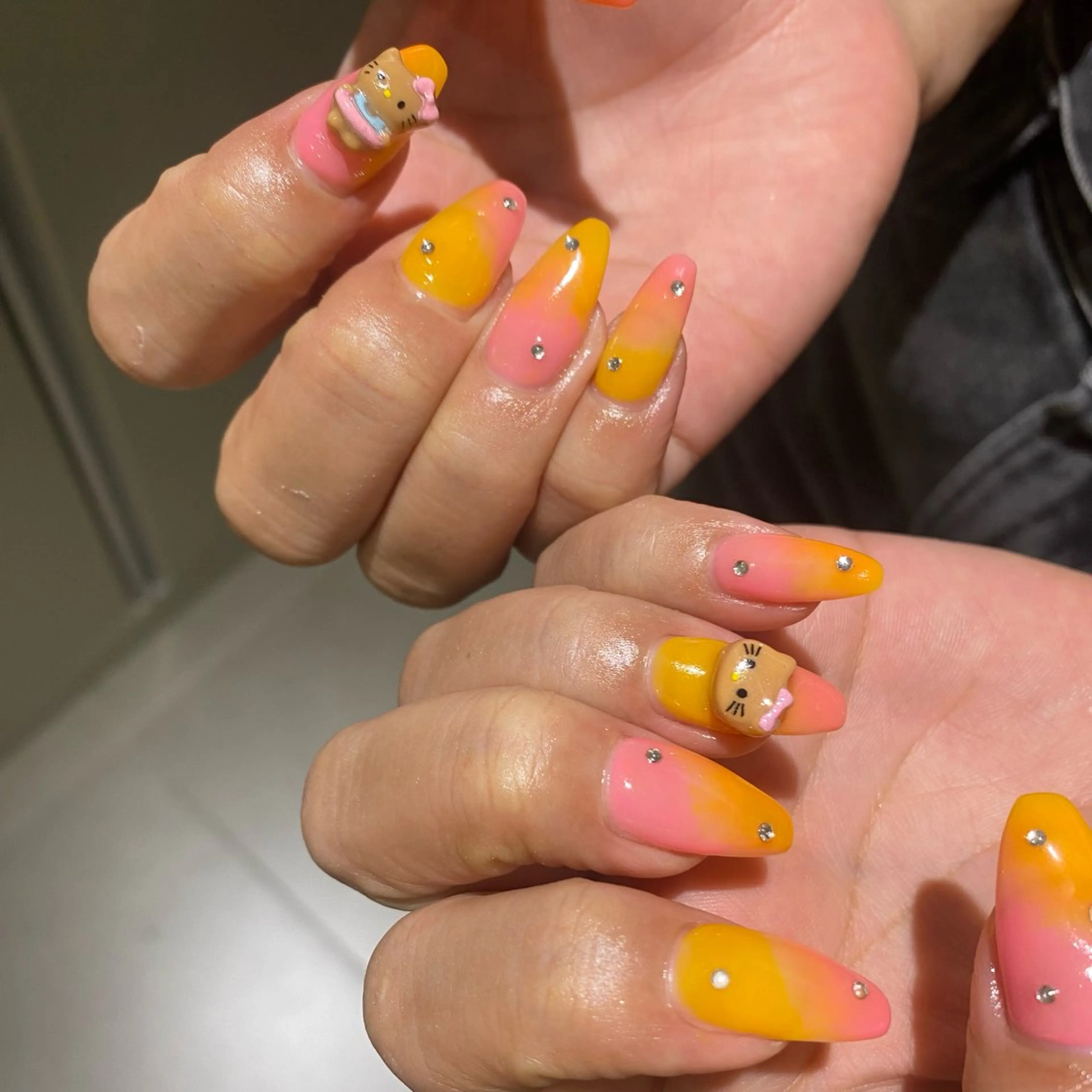 ネイル ハンドネイル WAVY airiのネイルデザイン