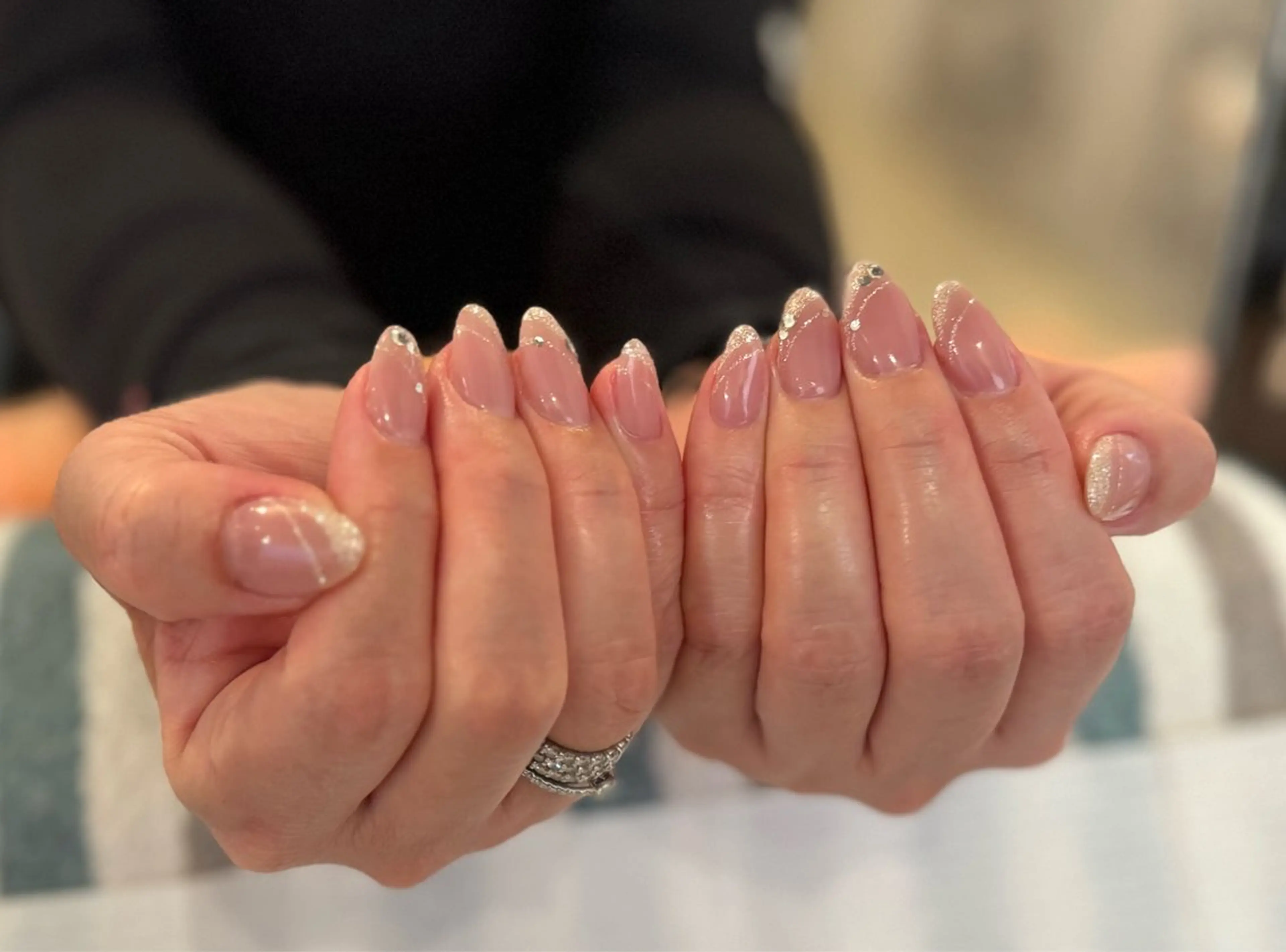 ネイル フレンチネイル ラメ(グリッター) 持ち込み リオッサ  オブ ラグーン神戸店のエステ・リラクイメージ