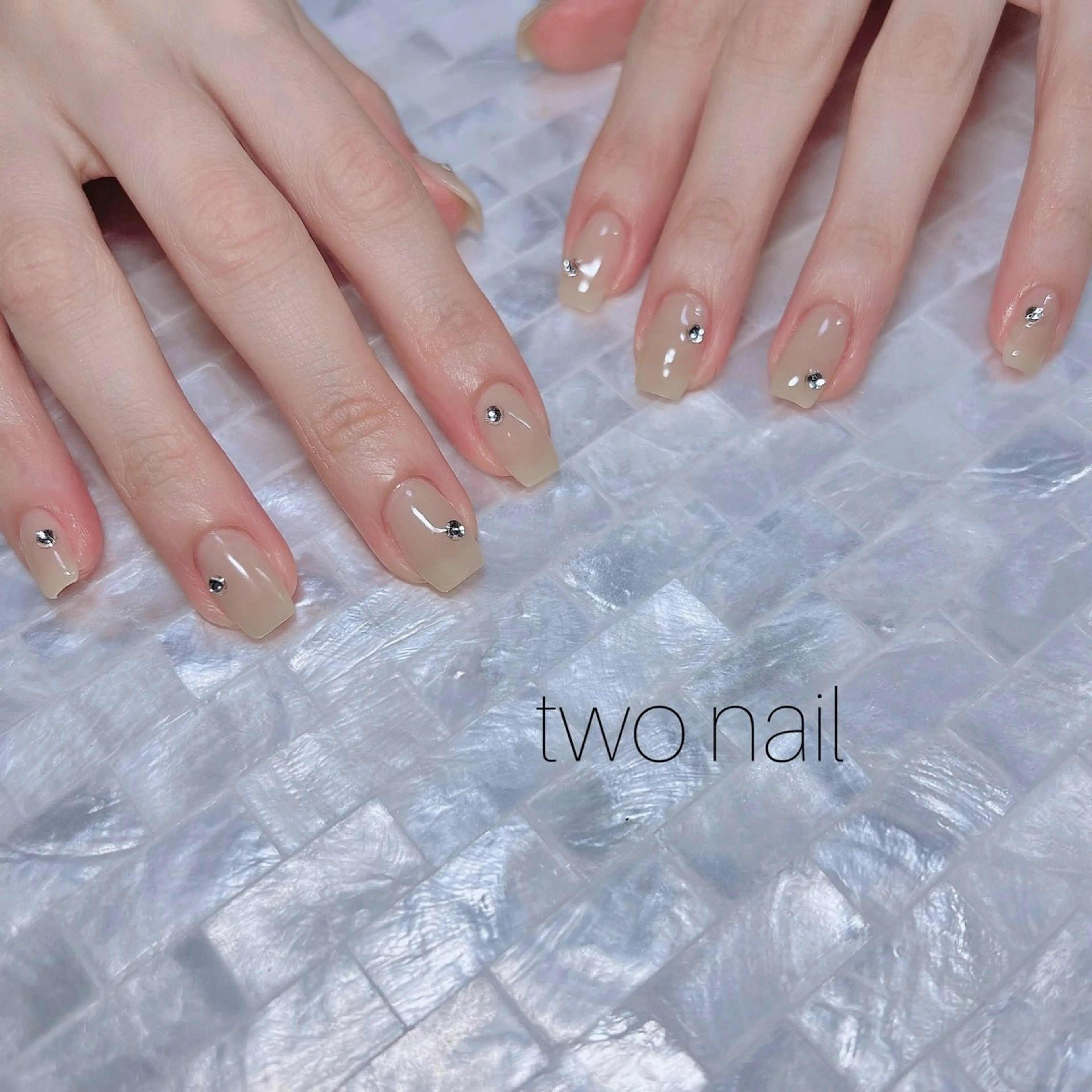 ネイル ネイルチップ ホワイト ハンドネイル two nailのネイルデザイン