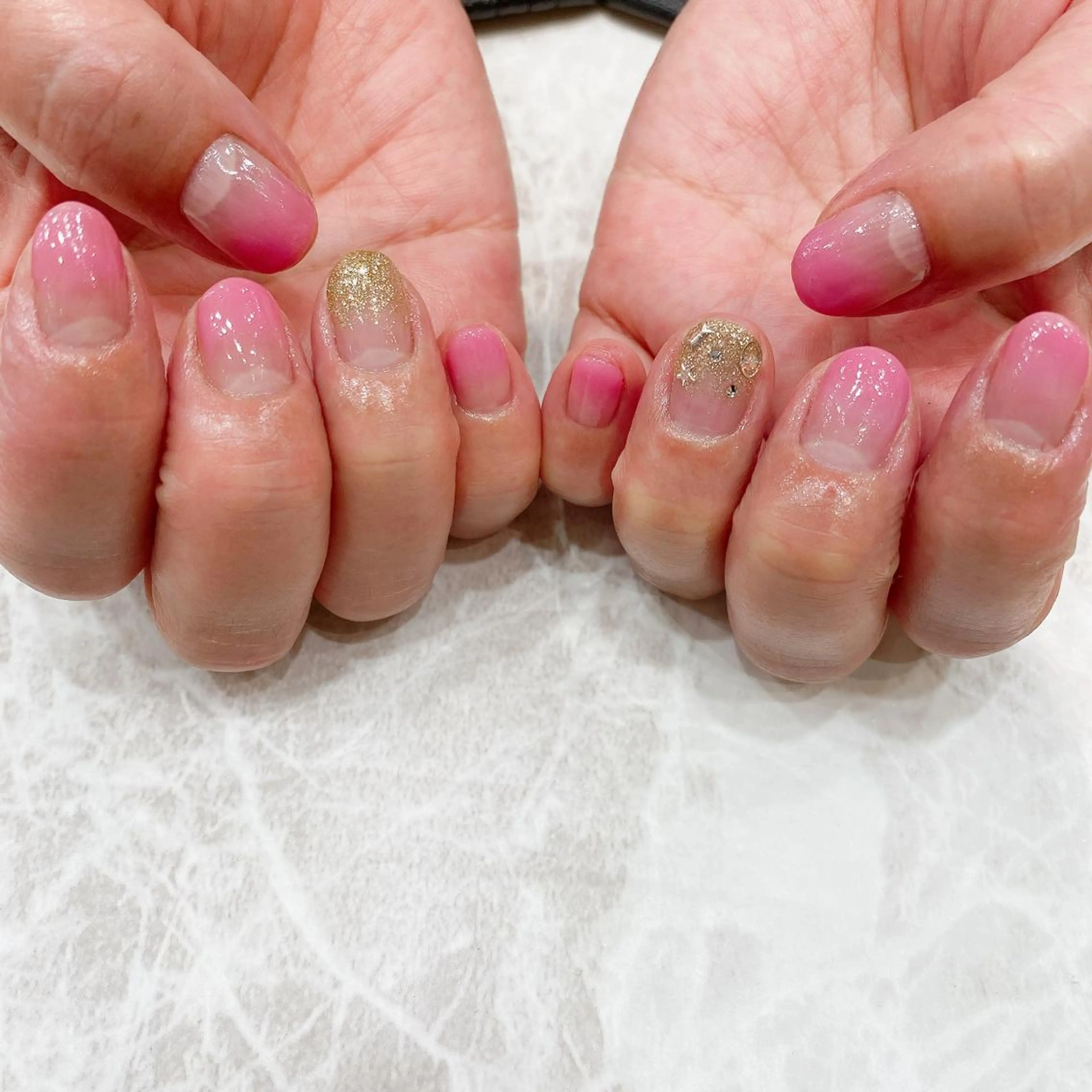 ネイル ゴールド ピンク ハンドネイル 関谷 真登佳のネイルデザイン