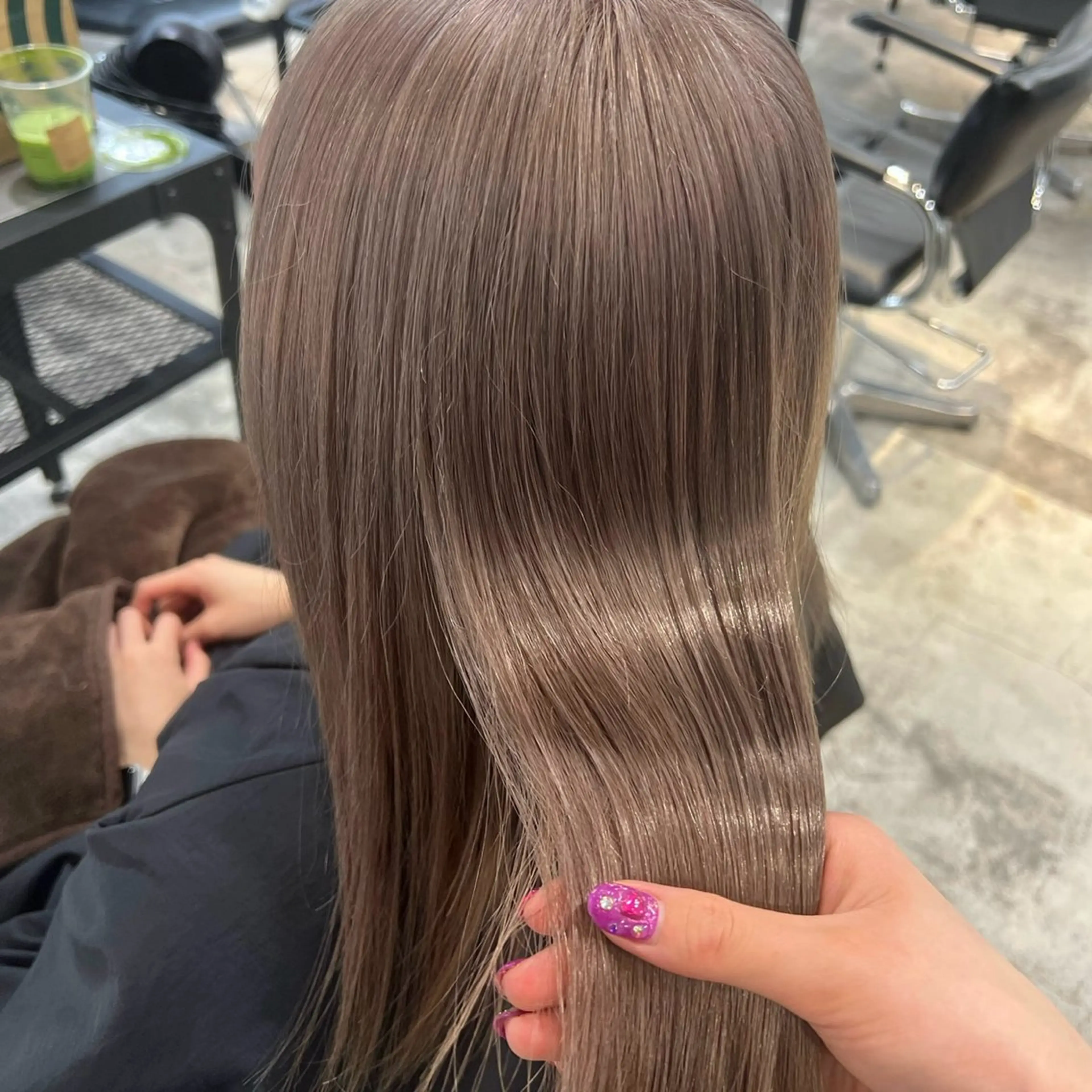 セミロング カラー ベージュカラー ミルクティーベージュ ヘアカラー トリートメント 🌼動き×透明感🩵 ハイトーン/ナナのヘアスタイル