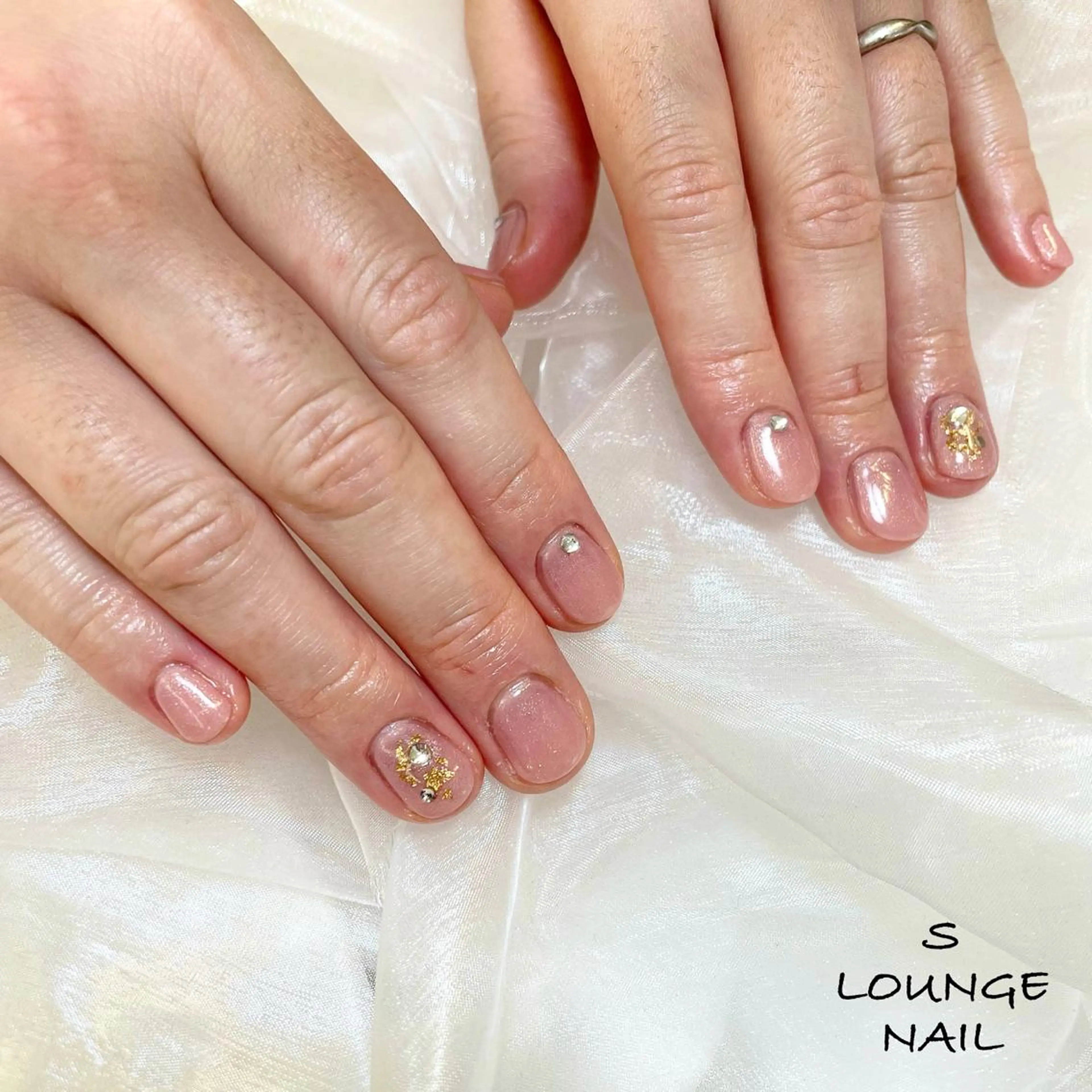 ネイル キラキラネイル S LOUNGE NAIL所属・パーツたくさん🍓 SUMIのネイルデザイン