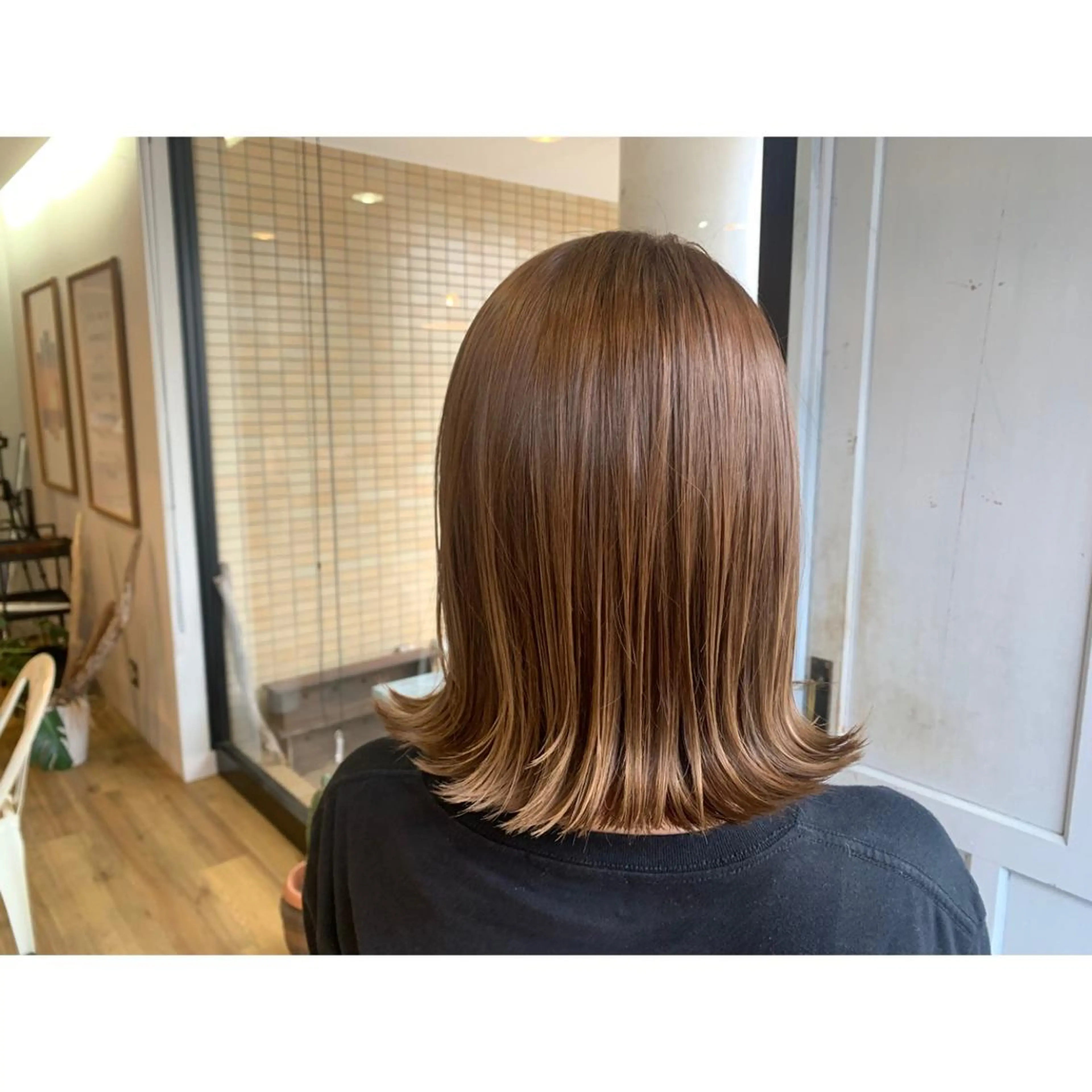 ミディアム カラー アッシュ ヘアカラー トリートメント ツキダテ ユイのヘアスタイル