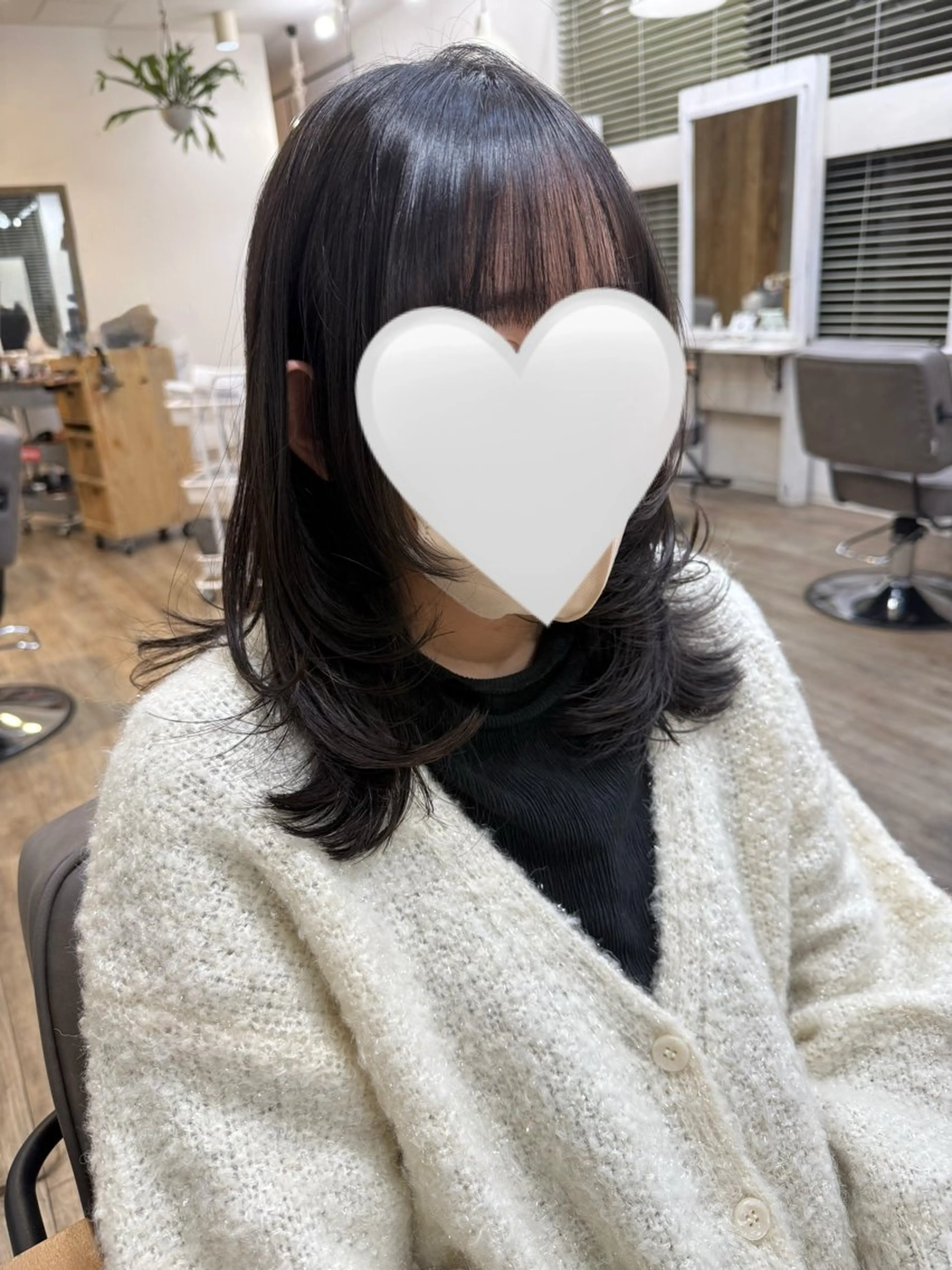 ミディアム カット Rinka/レイヤー /透明感カラーのヘアスタイル