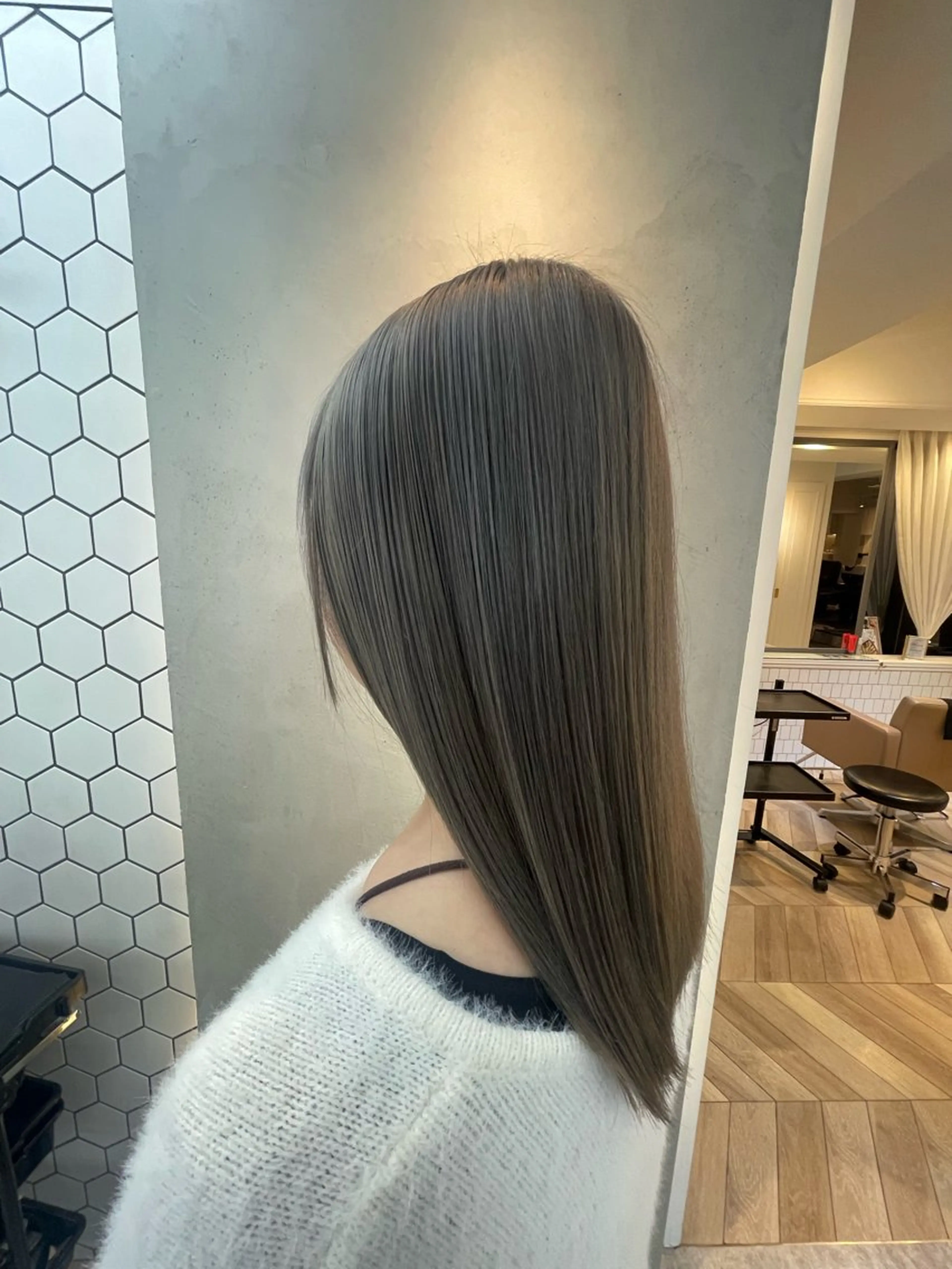 セミロング TENSHO ハイトーンレイヤーのヘアスタイル