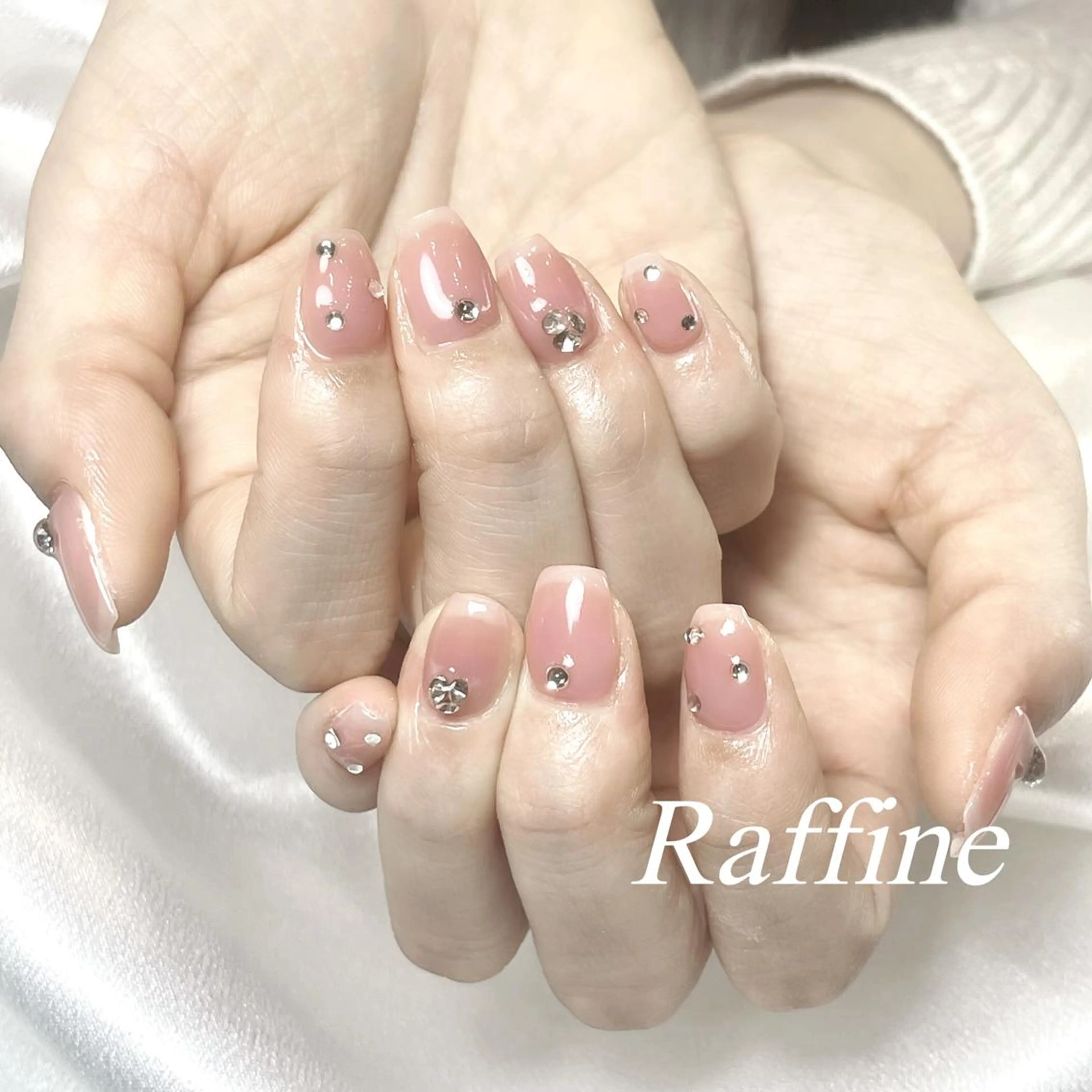 ネイル RAFFINE 月🦋🩵のネイルデザイン