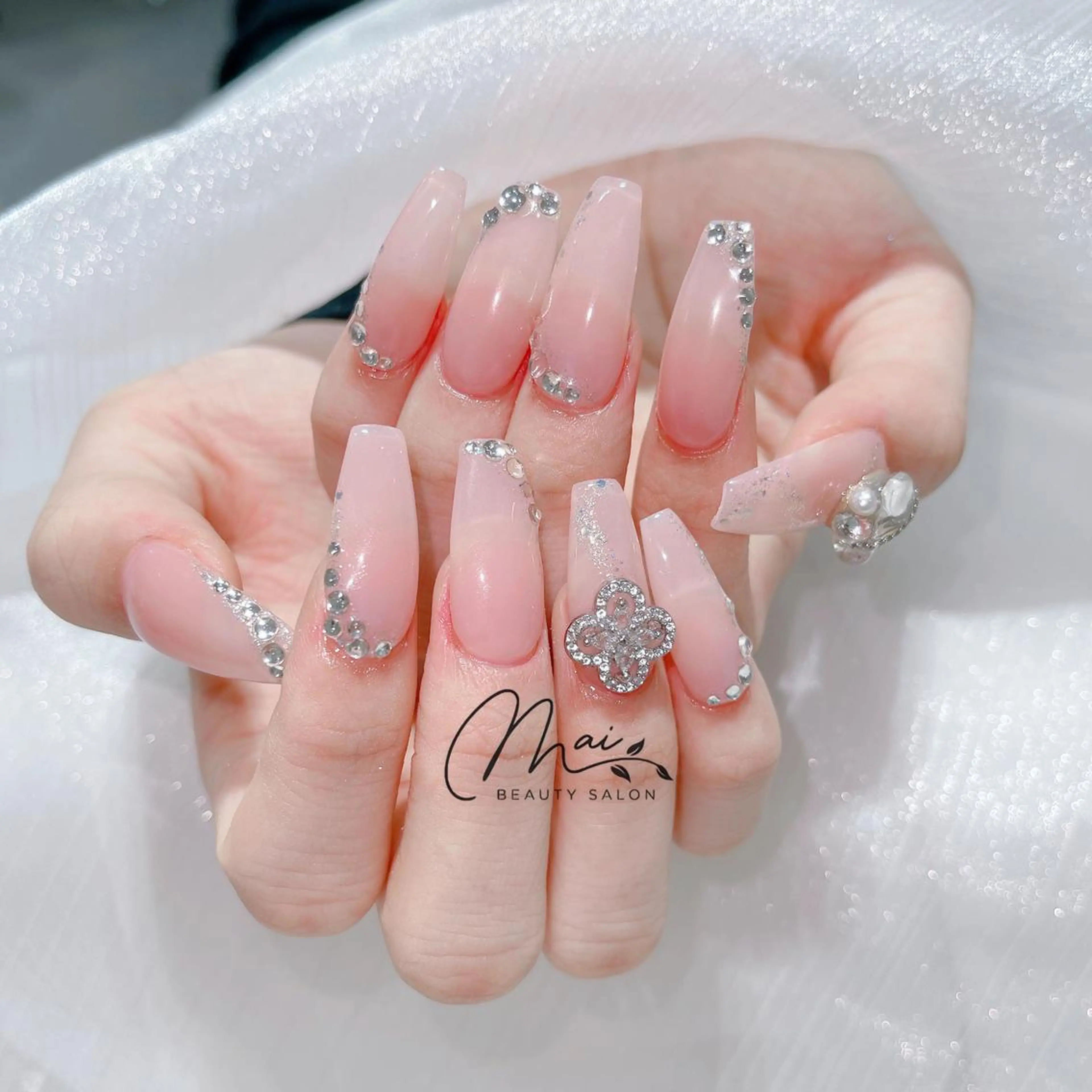 ネイル オーロラネイル チークネイル 長さ出し フラッシュネイル フットネイル MaiBeauty To Toのネイルデザイン