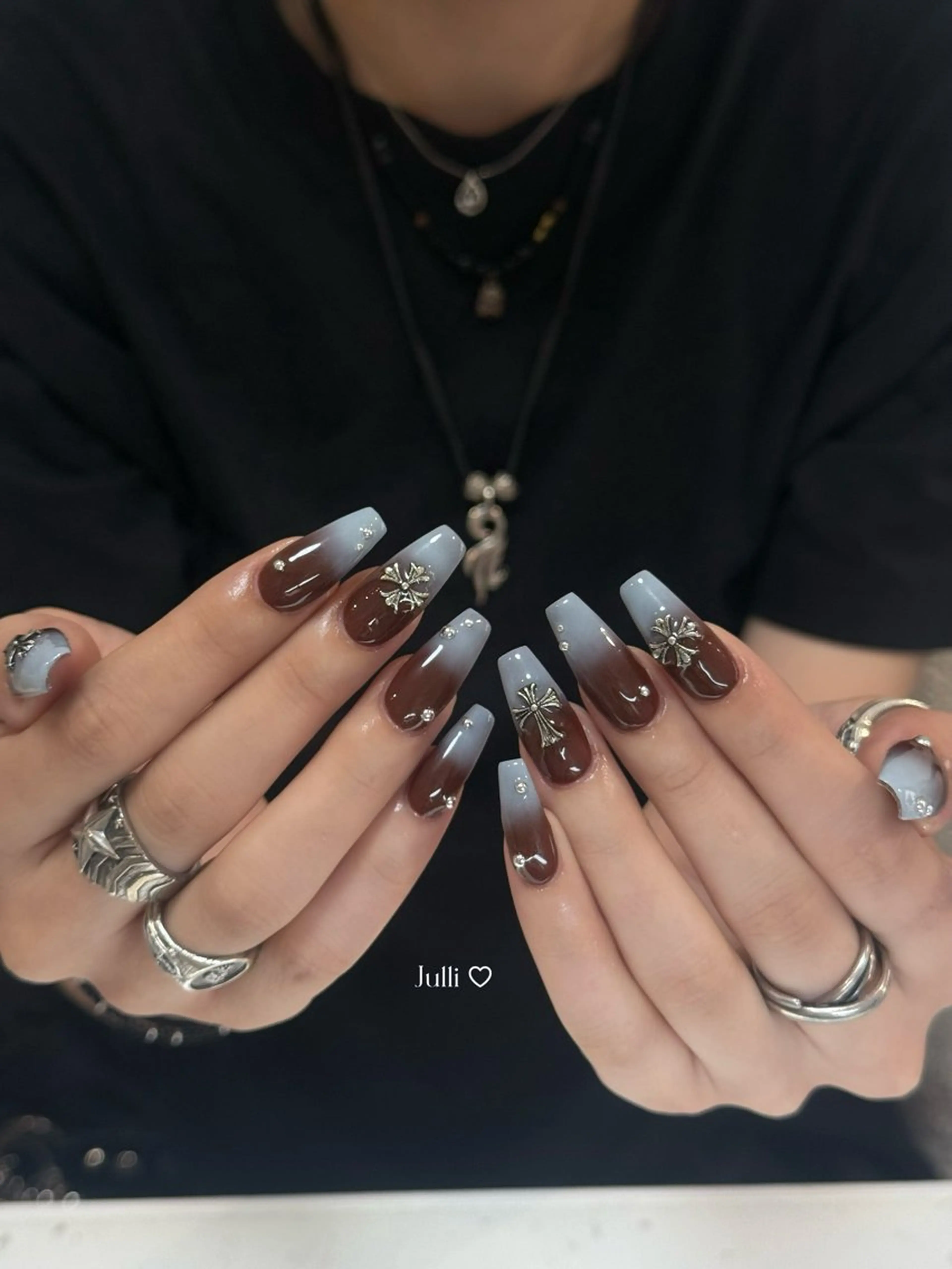 ネイル フレンチネイル ジェルネイル キラキラネイル 韓国ネイル マグネットネイル Julli NailStudioのネイルデザイン