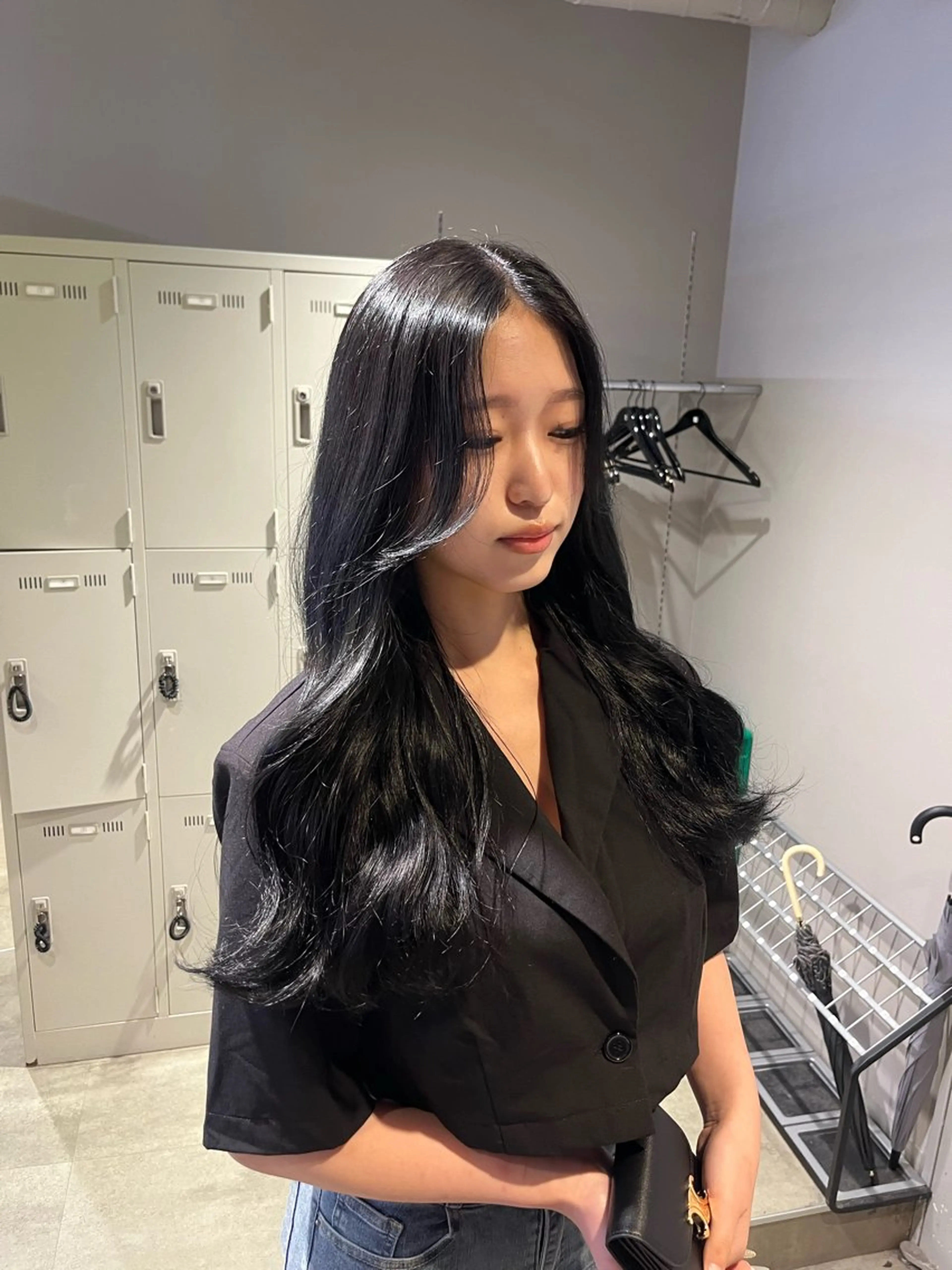 セミロング カット ヘアカラー トリートメント ヘッドスパ ヘアセット 寒色＆ブリーチ特化 寒色MiOのヘアスタイル