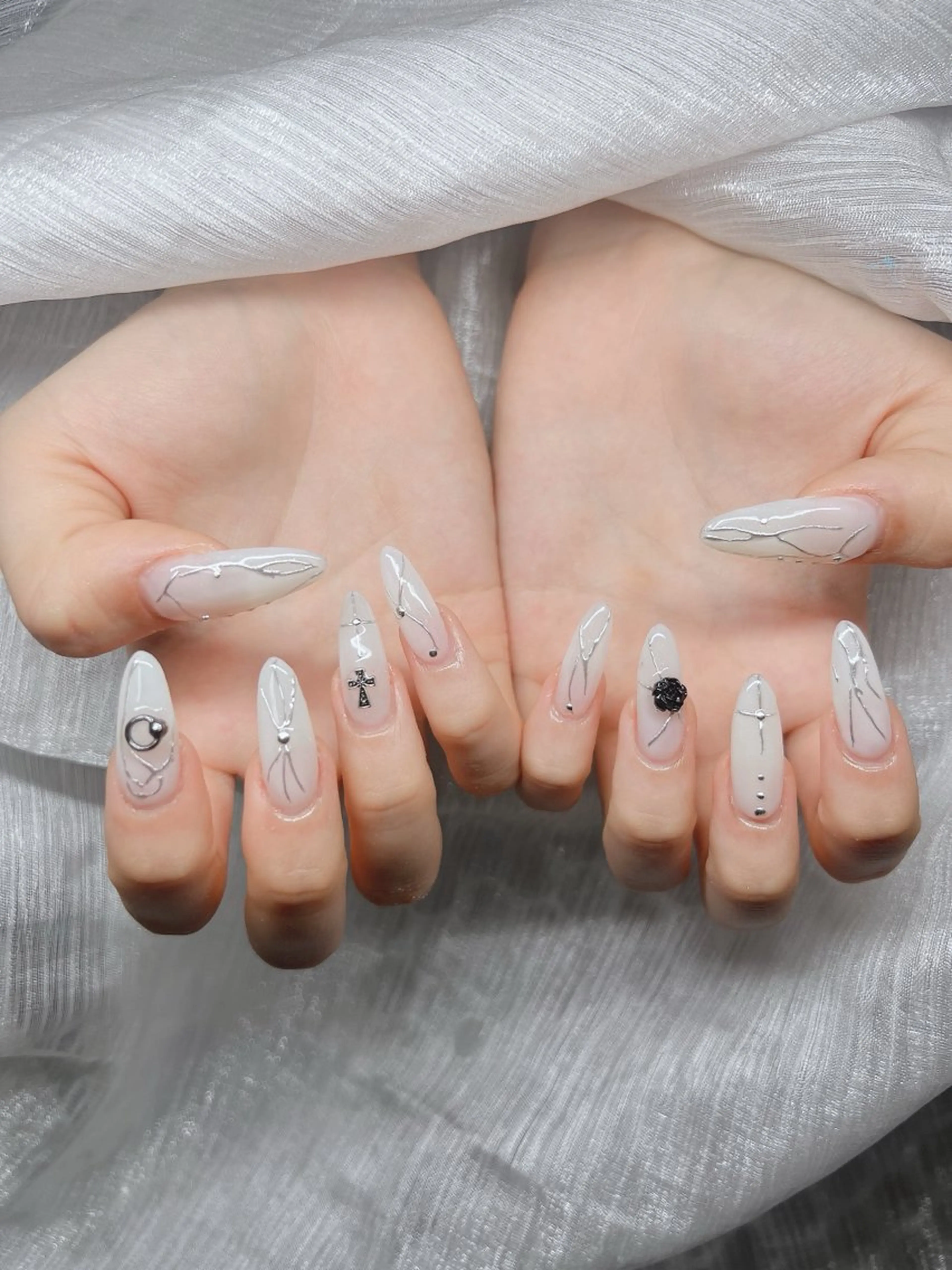 ネイル オーロラネイル チークネイル 長さ出し フットネイル フレンチネイル ハンドネイル Lee Nails チップ長さだし専門店のネイルデザイン