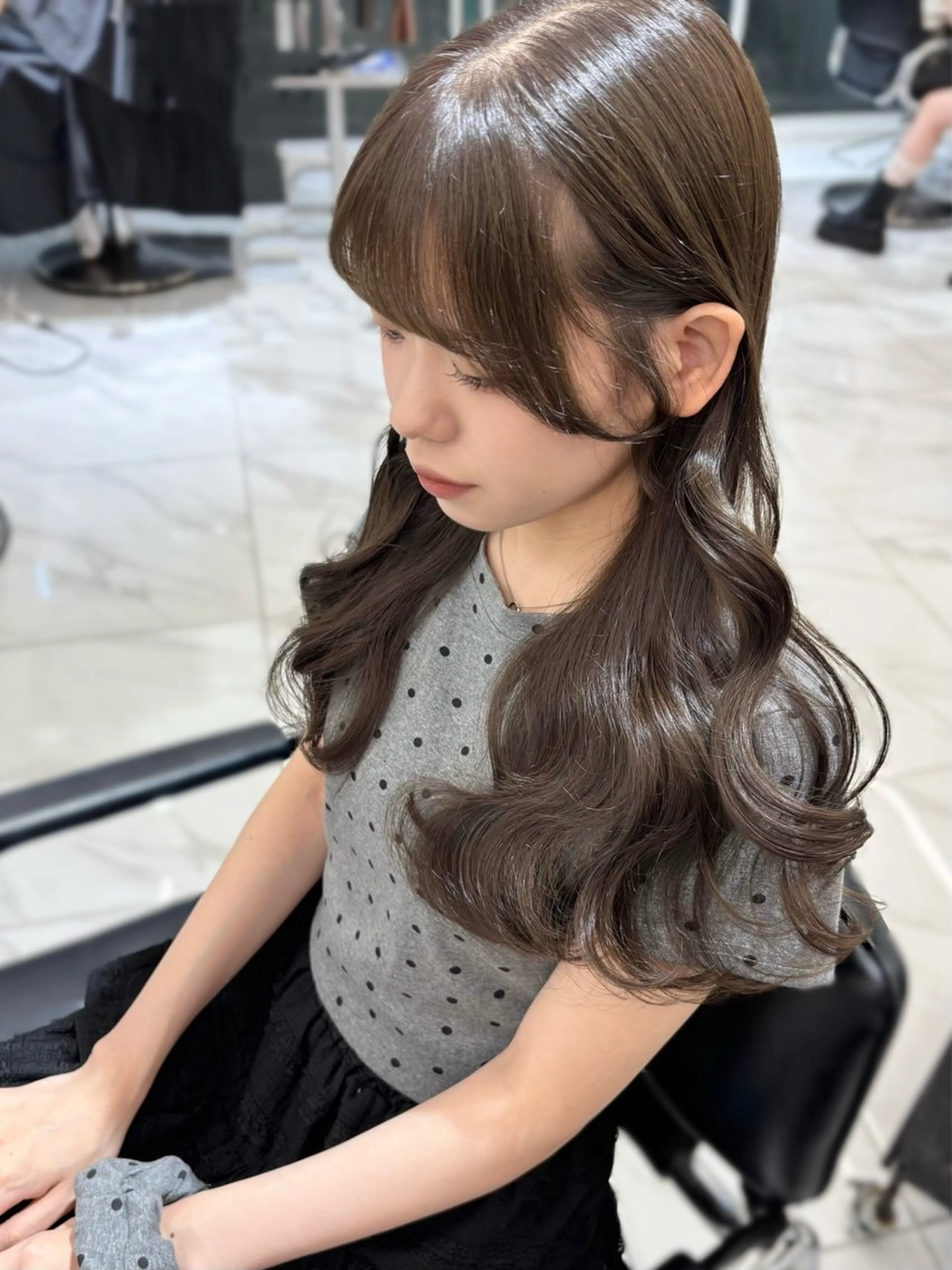 セミロング カラー ブリーチ グレージュ ブリーチなしカラー オリーブグレージュ オリーブグレー ヘアカラー 盛れる顔周り🤍渋谷 Risa🎀のヘアスタイル