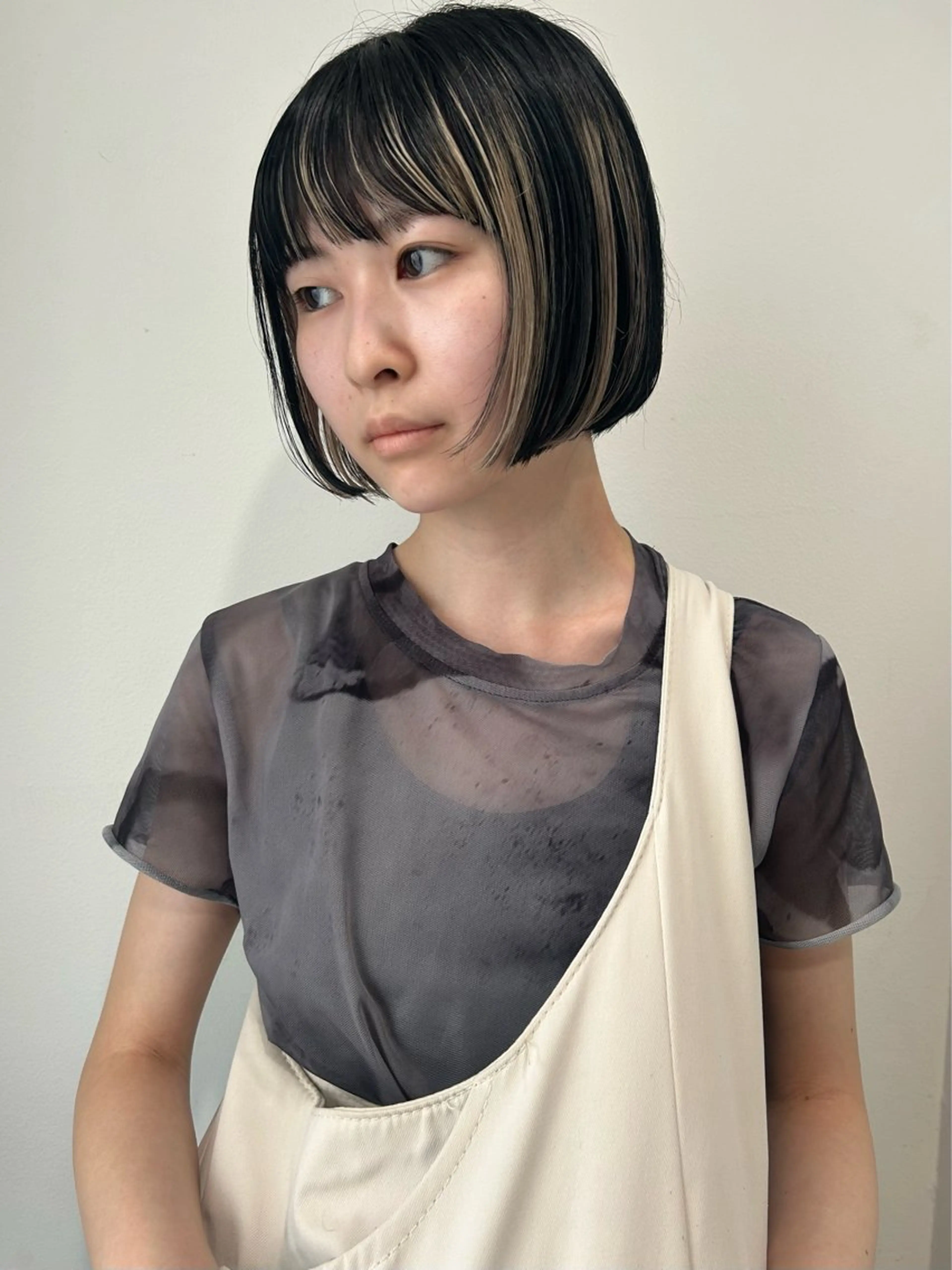 ショート カラー ボブ カット ヘアカラー トリートメント Loom.所属・村上雅人 ナチュラルモードのヘアスタイル