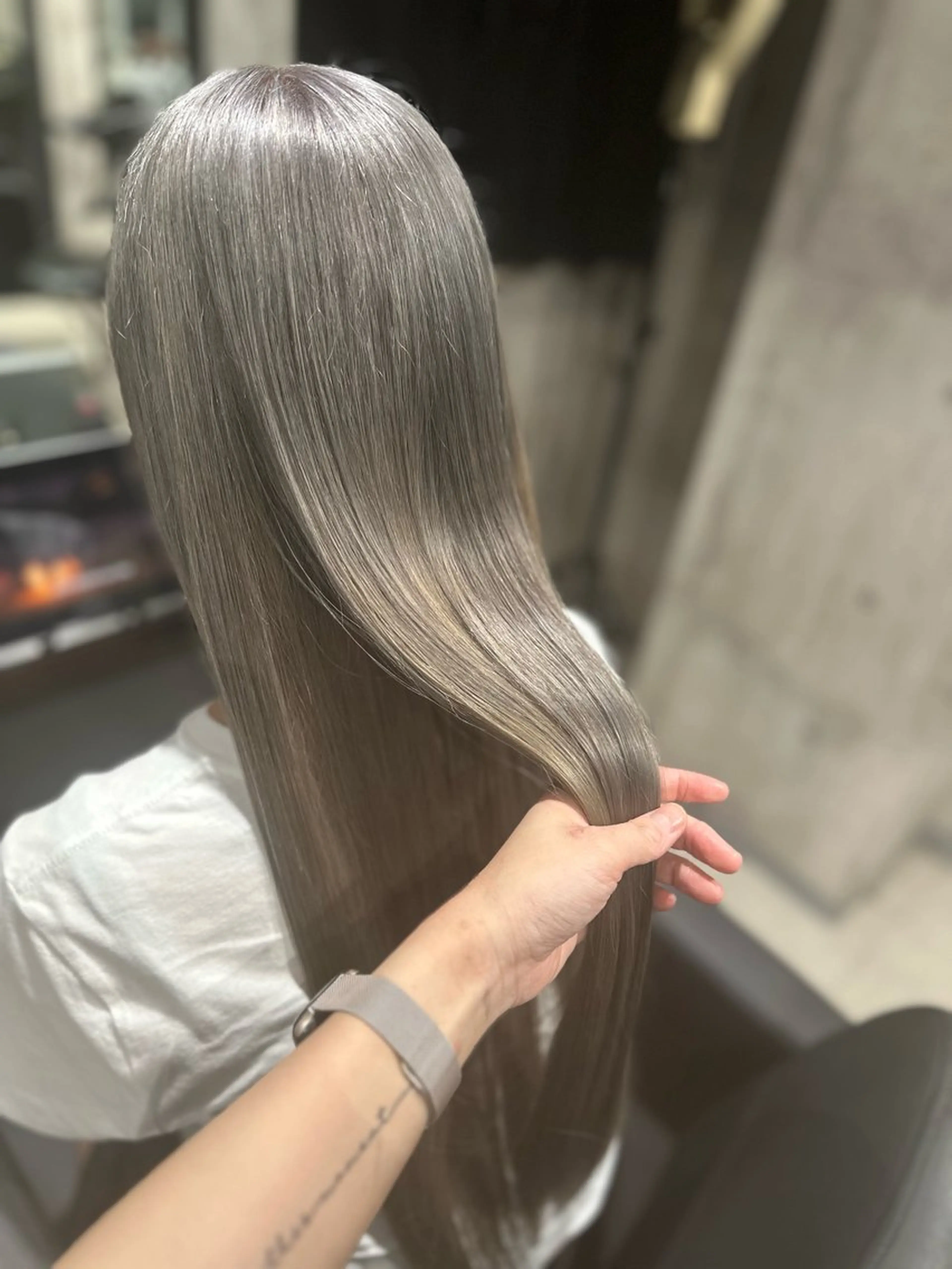 ロング カラー シルバー ヘアカラー トリートメント カラー/ヘッドスパ 🐱ERI🐱のヘアスタイル