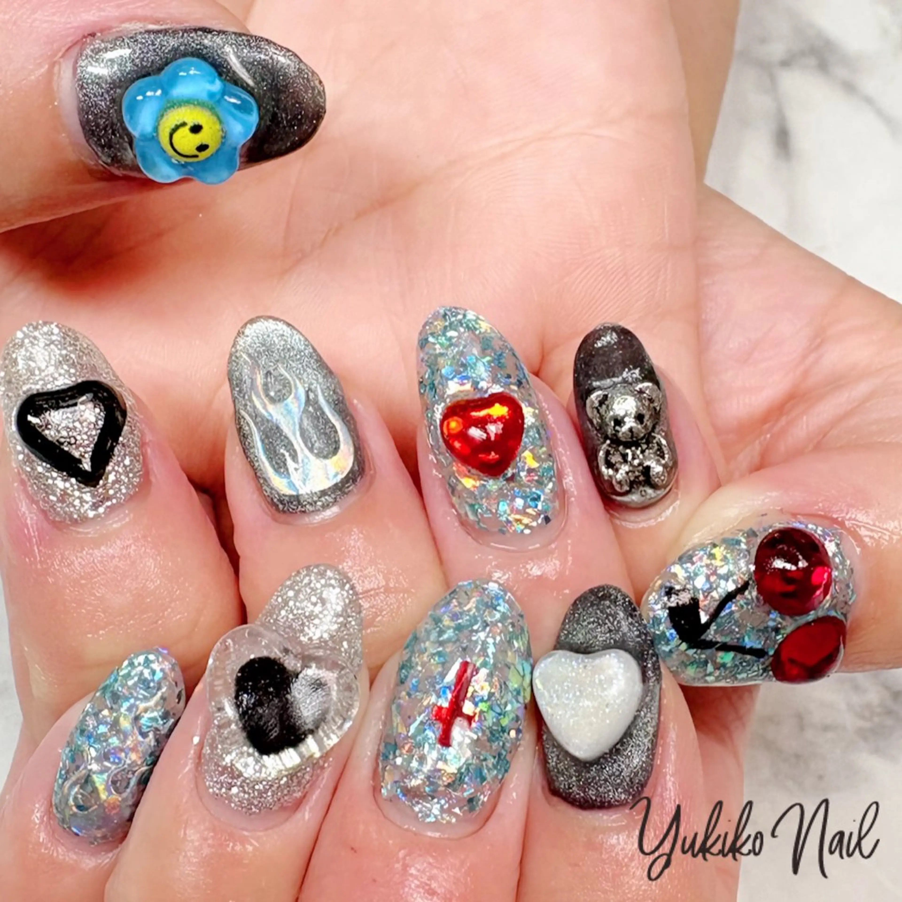 ネイル ブルー キラキラネイル ラメ(グリッター) 赤色 ハンドネイル ユキコ ネイルのネイルデザイン