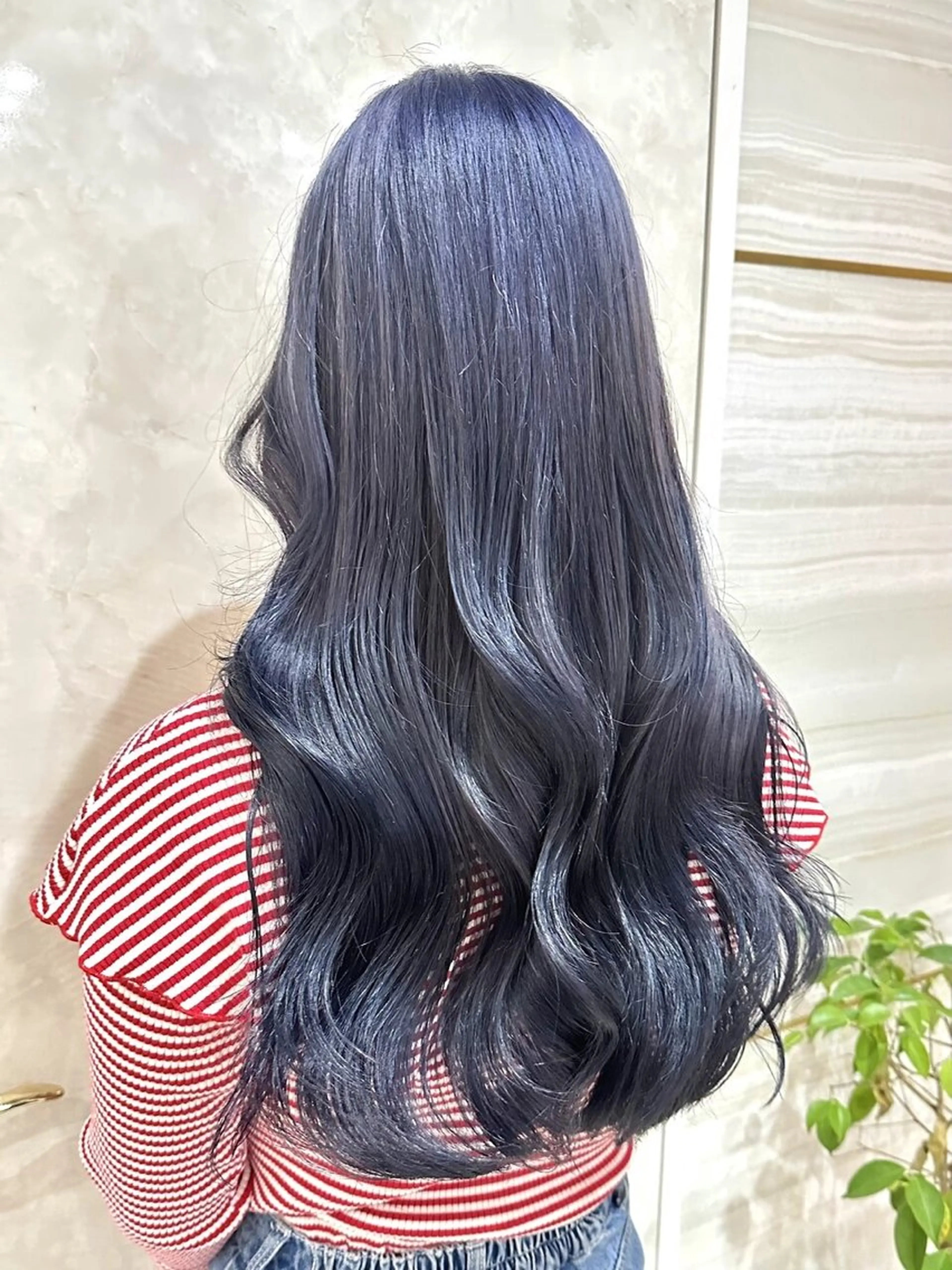 ロング カラー ブリーチ ブルーカラー ブルーラベンダー ケアブリーチ ハイトーンカラー 🐈‍⬛momo🐾 ダブルカラーのヘアスタイル