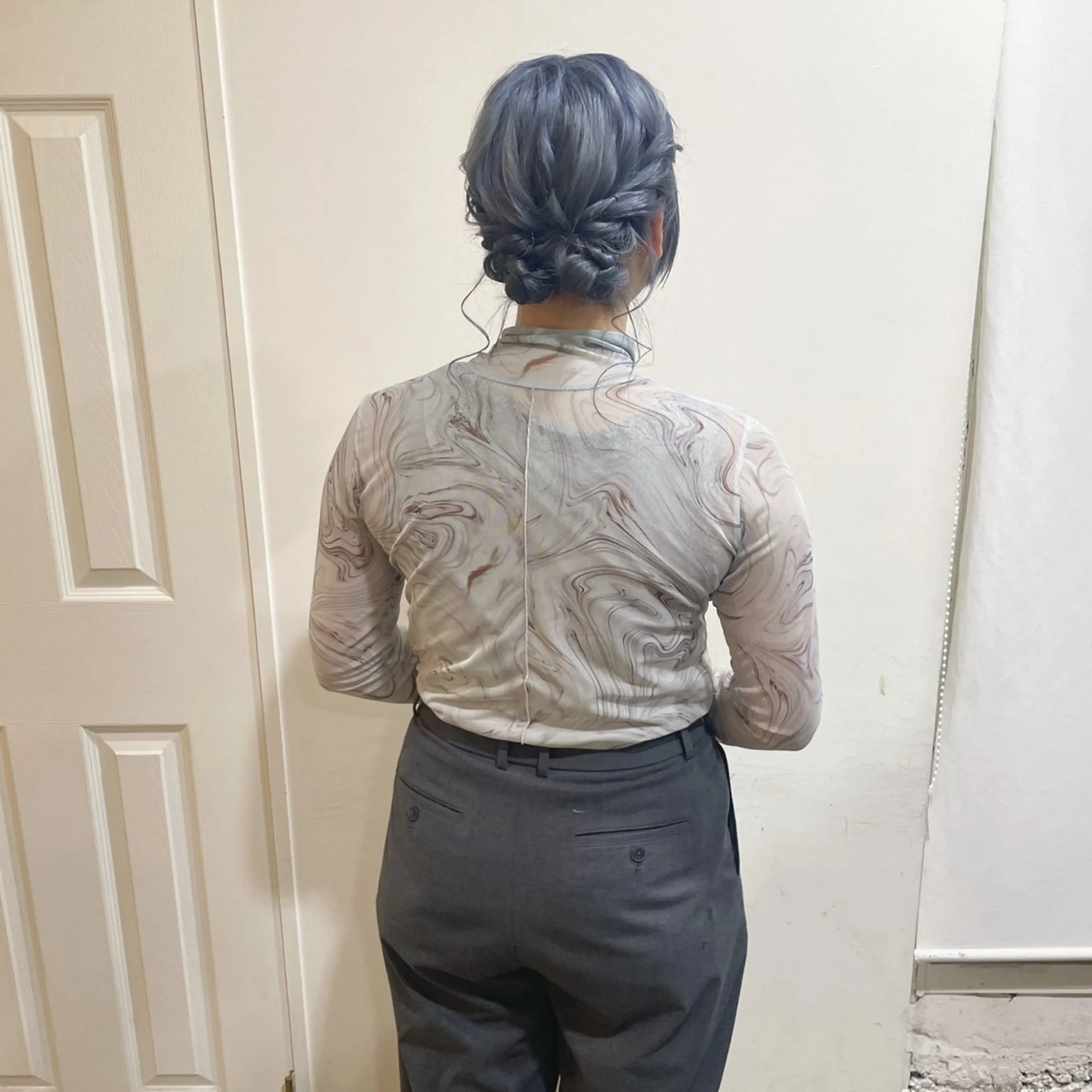 ミディアム カラー ヘアアレンジ ヘアセット MIOベージュカラー 柔らかいカラーのヘアスタイル