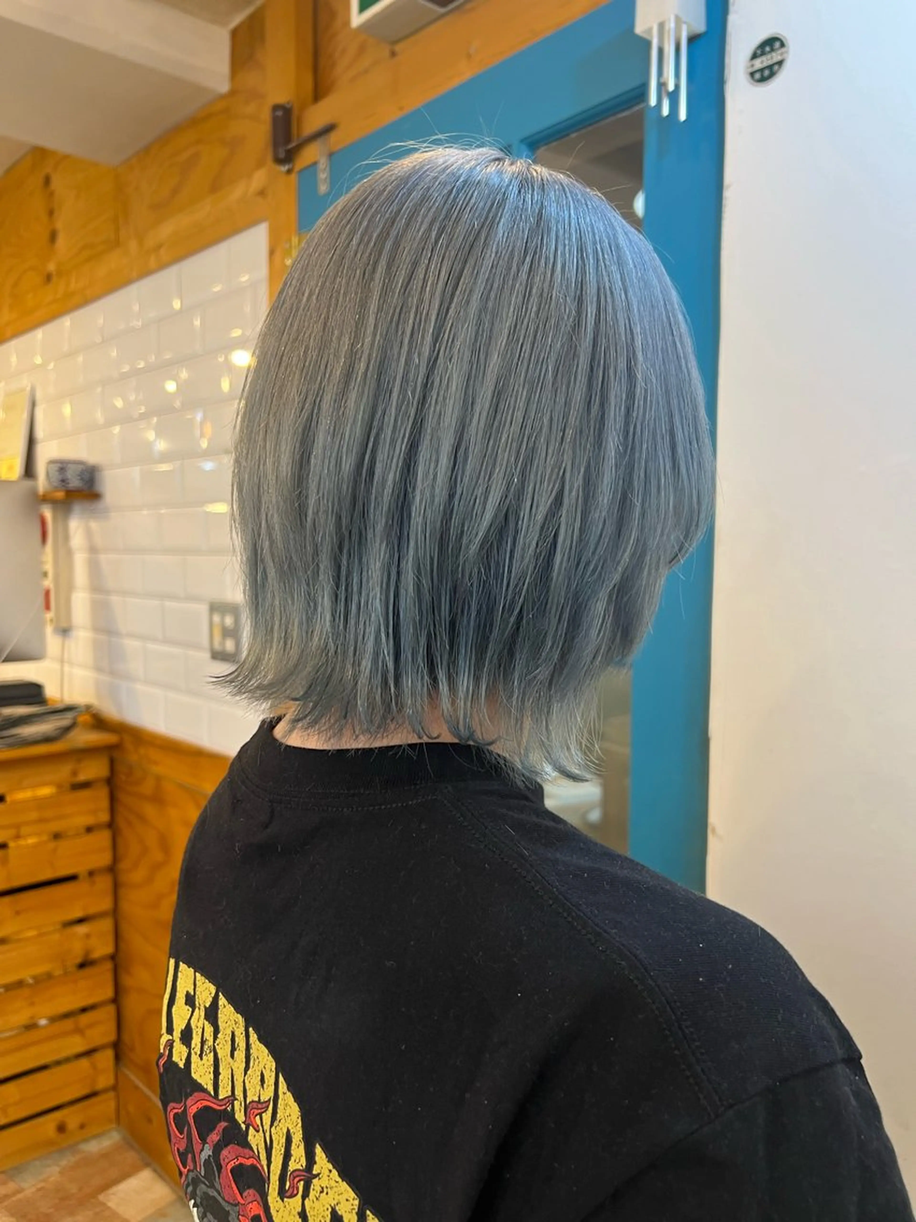 ショート カラー ブルーカラー デザインカラー イヤリングカラー ハイライトカラー ネイビーカラー カット ヘアカラー トリートメント KANA/ボブ/ インナーカラー/艶髪のヘアスタイル