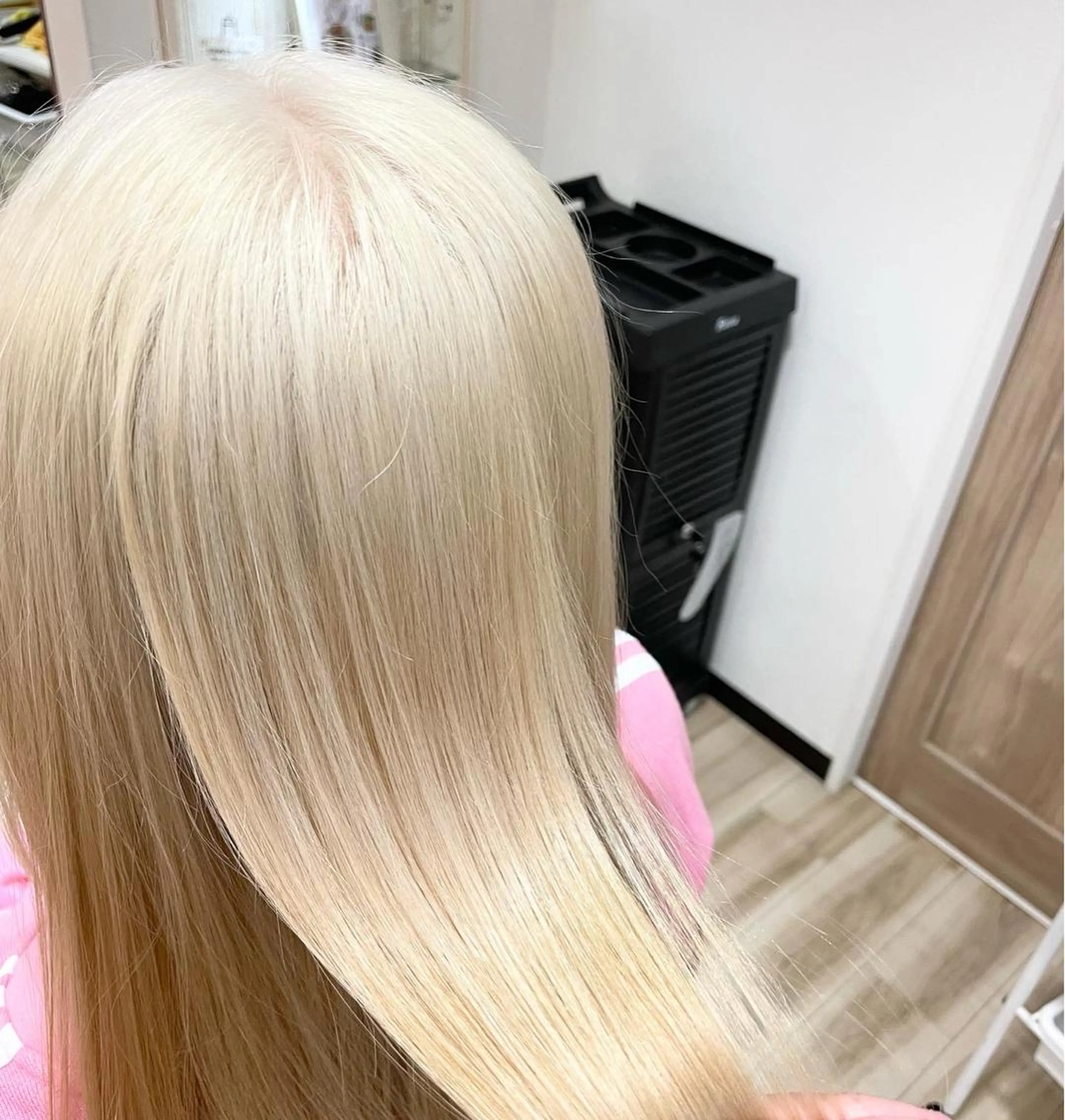 セミロング カラー 🌈派手髪ハイトーン 🌈鈴木亮太🌈のヘアスタイル