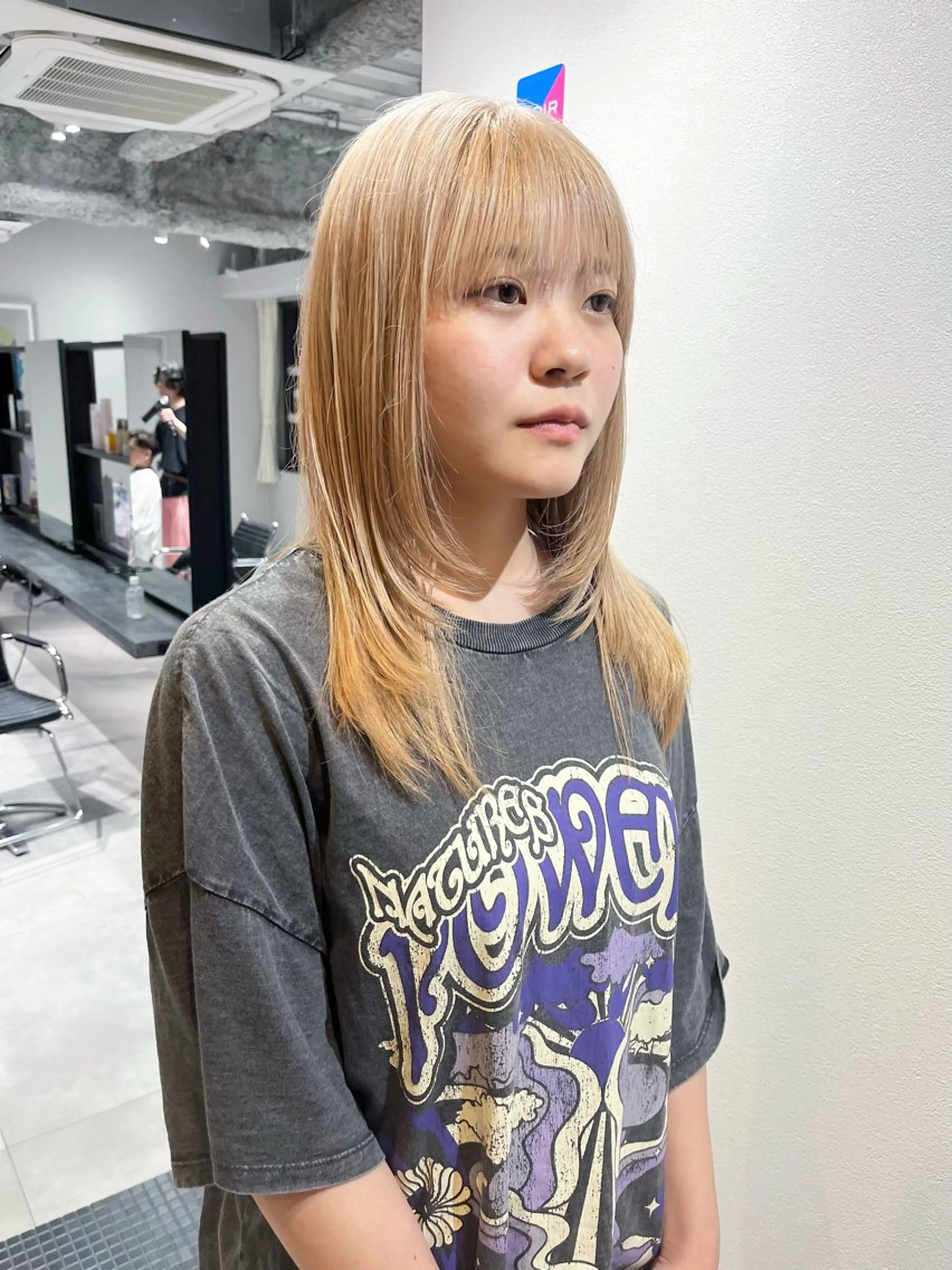 セミロング カラー ベージュカラー ブロンド ブロンドベージュ レイヤーカット カット ヘアカラー トリートメント ウルフ/レイヤー/ ブリーチ/牧原歩夢のヘアスタイル