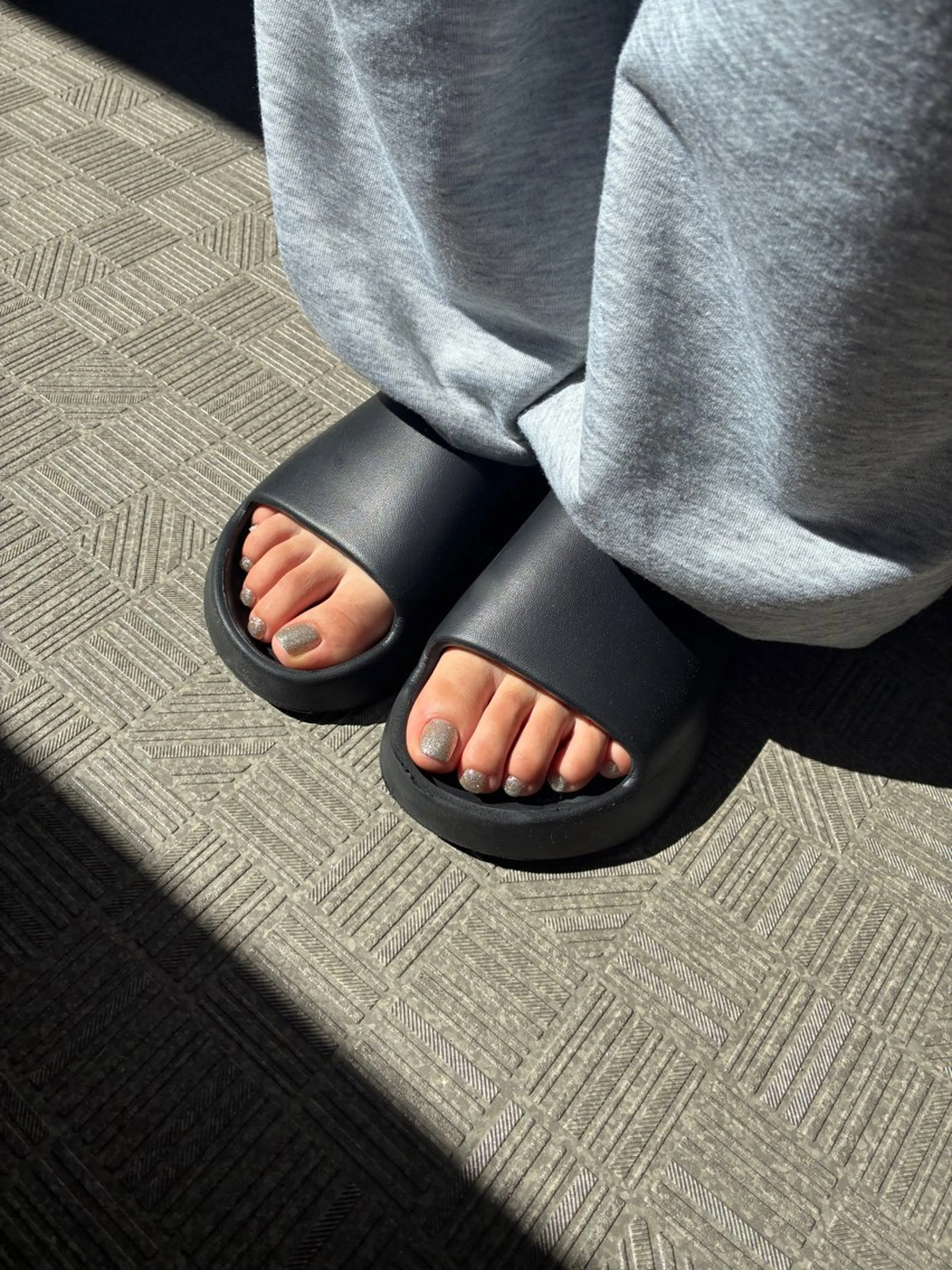 ネイル ワンカラーネイル フットネイル nue所属・nue【ムー】 ひなたのネイルデザイン