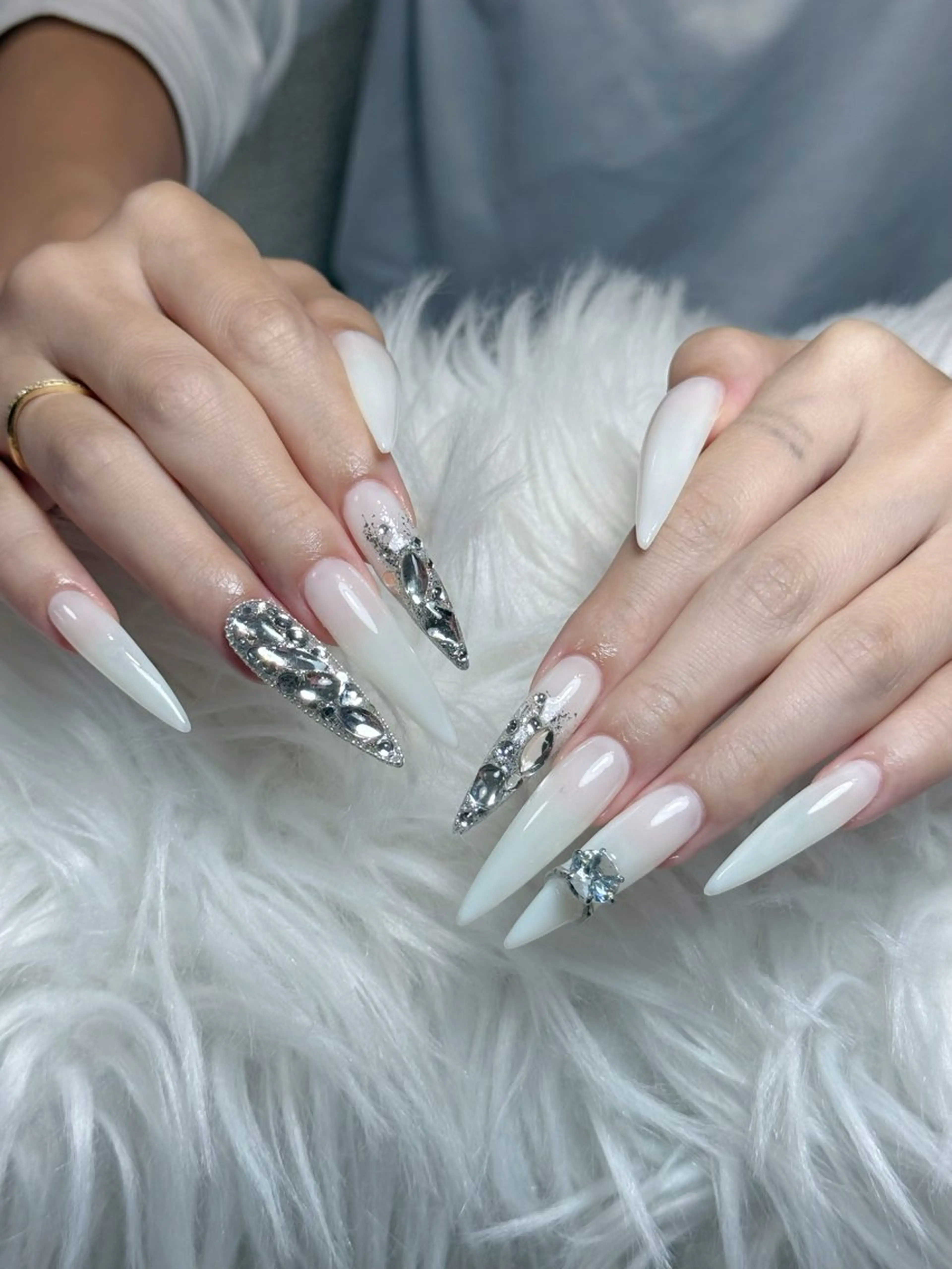 ネイル フレンチネイル ジェルネイル キラキラネイル 韓国ネイル マグネットネイル ハンドネイル Julli NailStudioのネイルデザイン