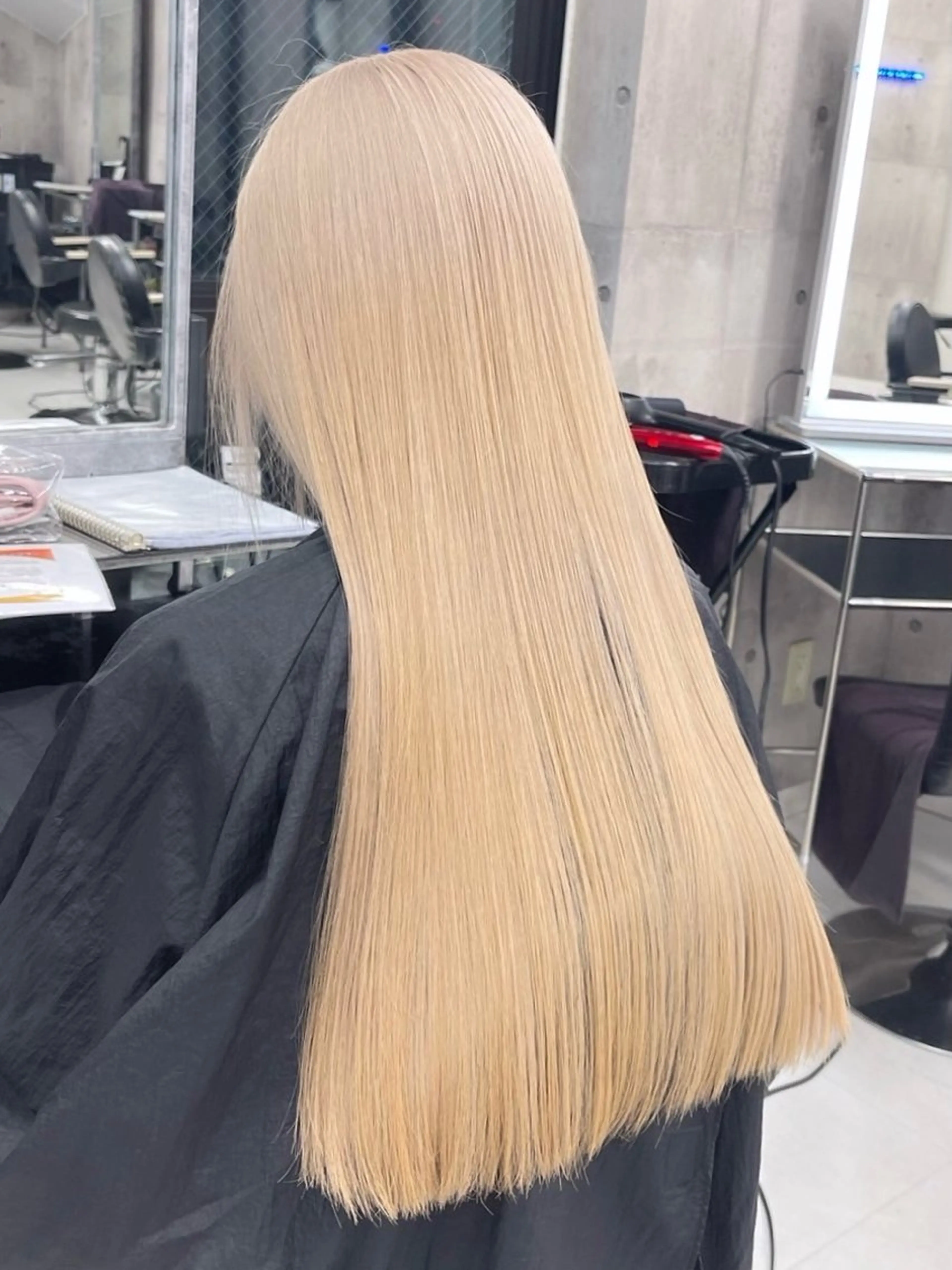 セミロング カラー パーマ ヘアアレンジ メンズ キッズ ヘアカラー トリートメント レイヤー×ハイトーン / mihana🪐のヘアスタイル