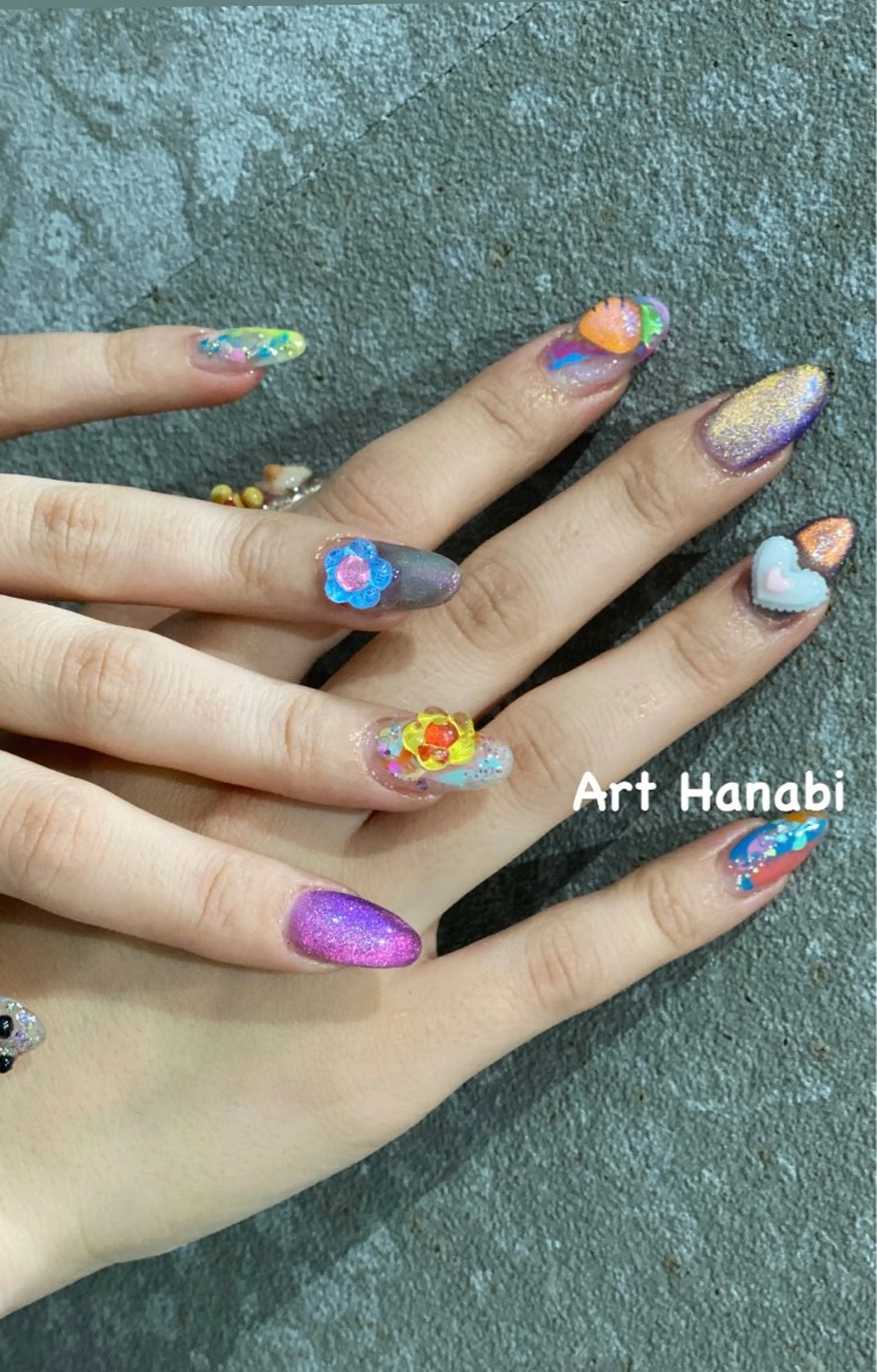 ネイル キラキラネイル マグネットネイル ニュアンスネイル ハンドネイル ハンドケア Art Hanabi所属・Art Hanabi ミリのネイルデザイン