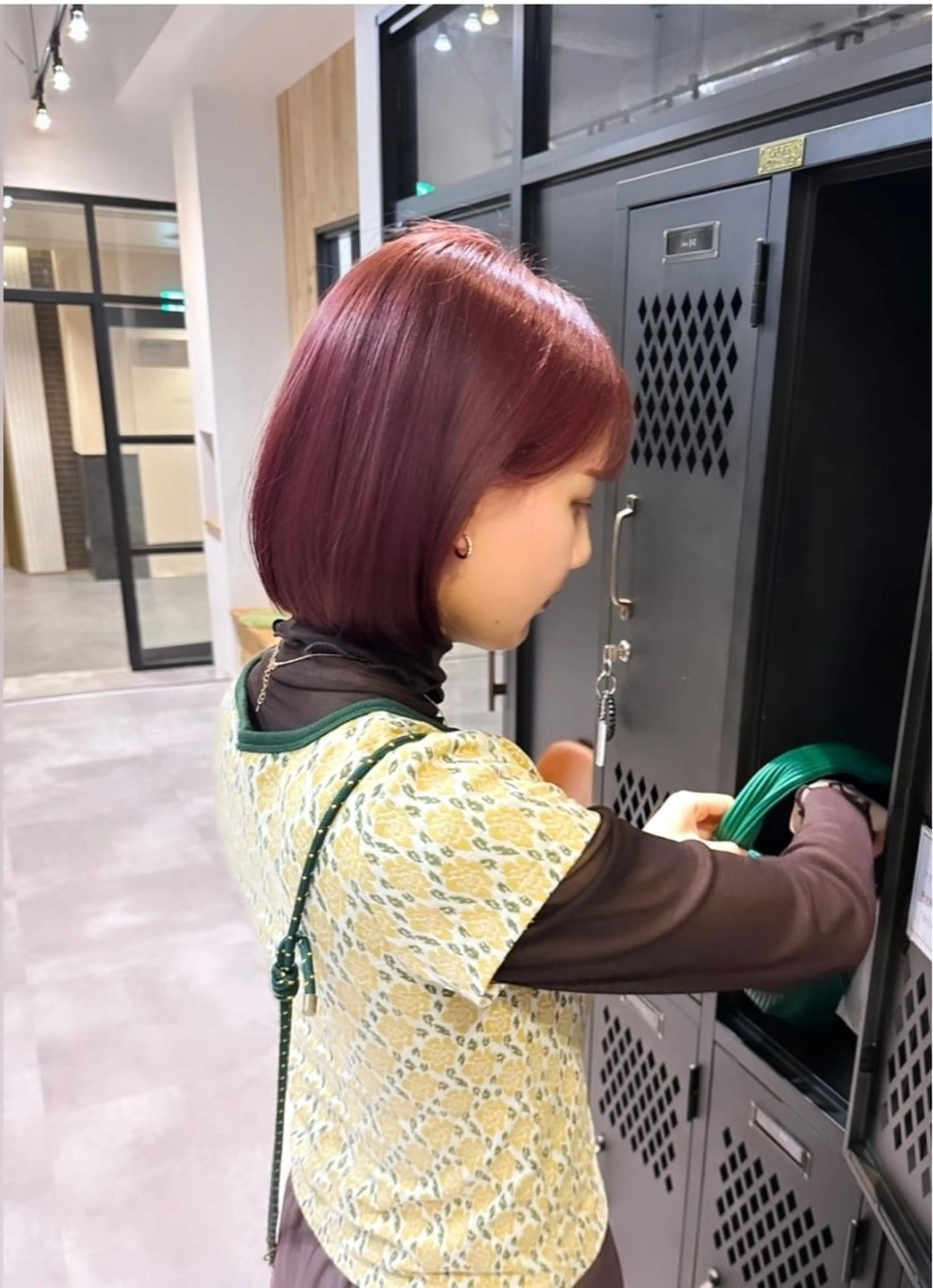 ミディアム カット ヘアカラー トリートメント 【20代ダメージ毛に 髪質改善】のヘアスタイル