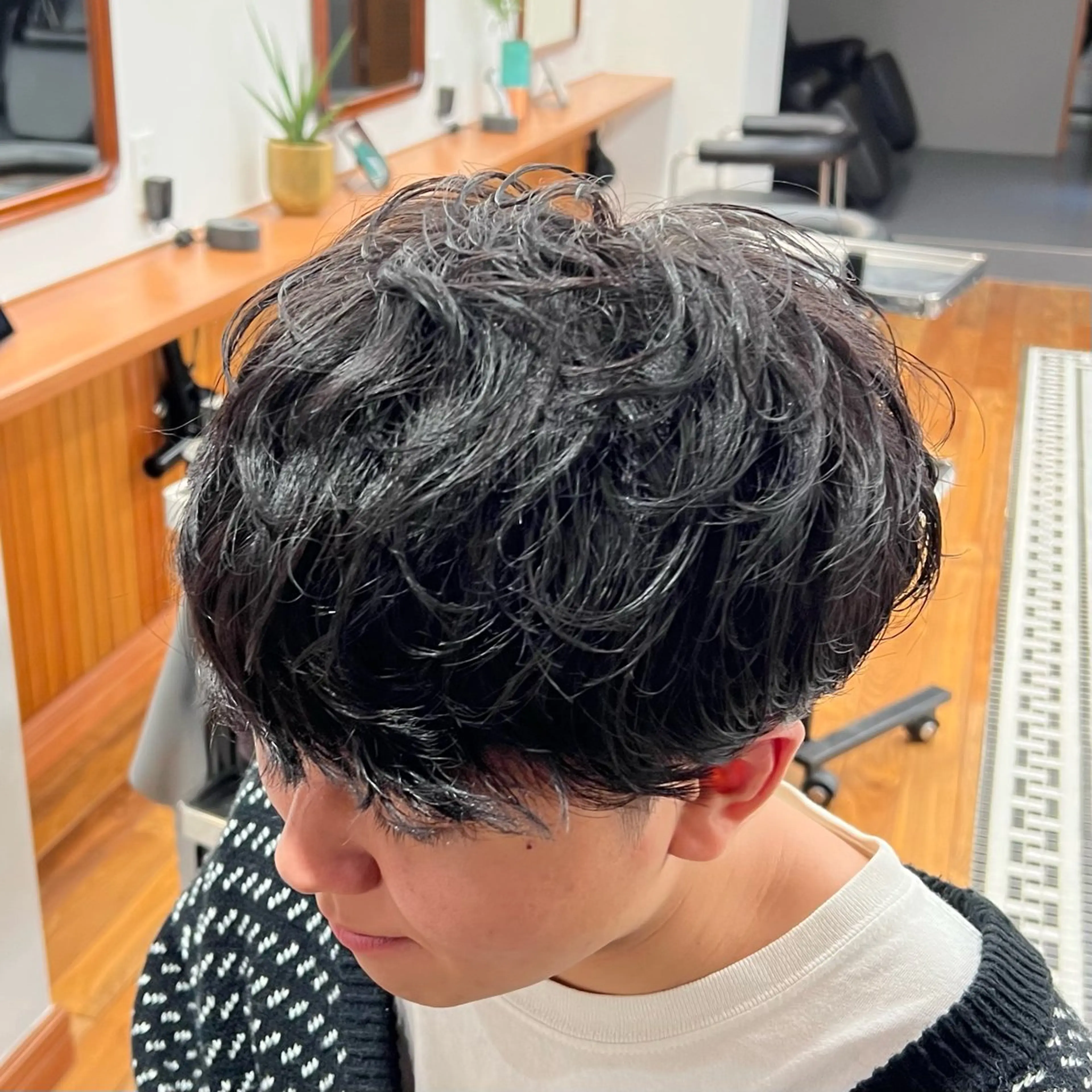 ショート パーマ メンズ メンズパーマ ニュアンスパーマ カット パーマ メンズカット✂️ スキンフェード伊藤陸のヘアスタイル