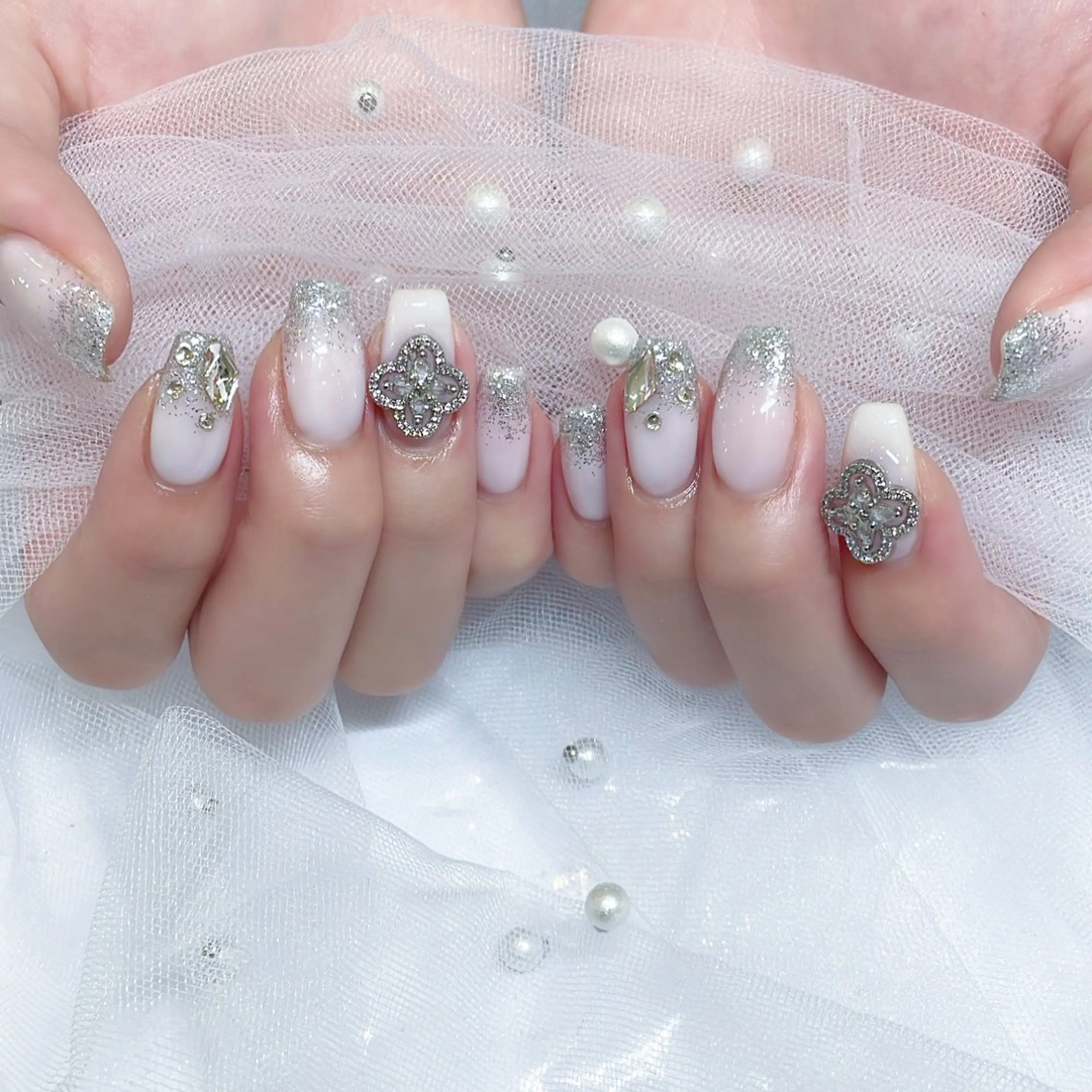 ネイル ハンドネイル misaki 🩰‎🤍🎀のネイルデザイン