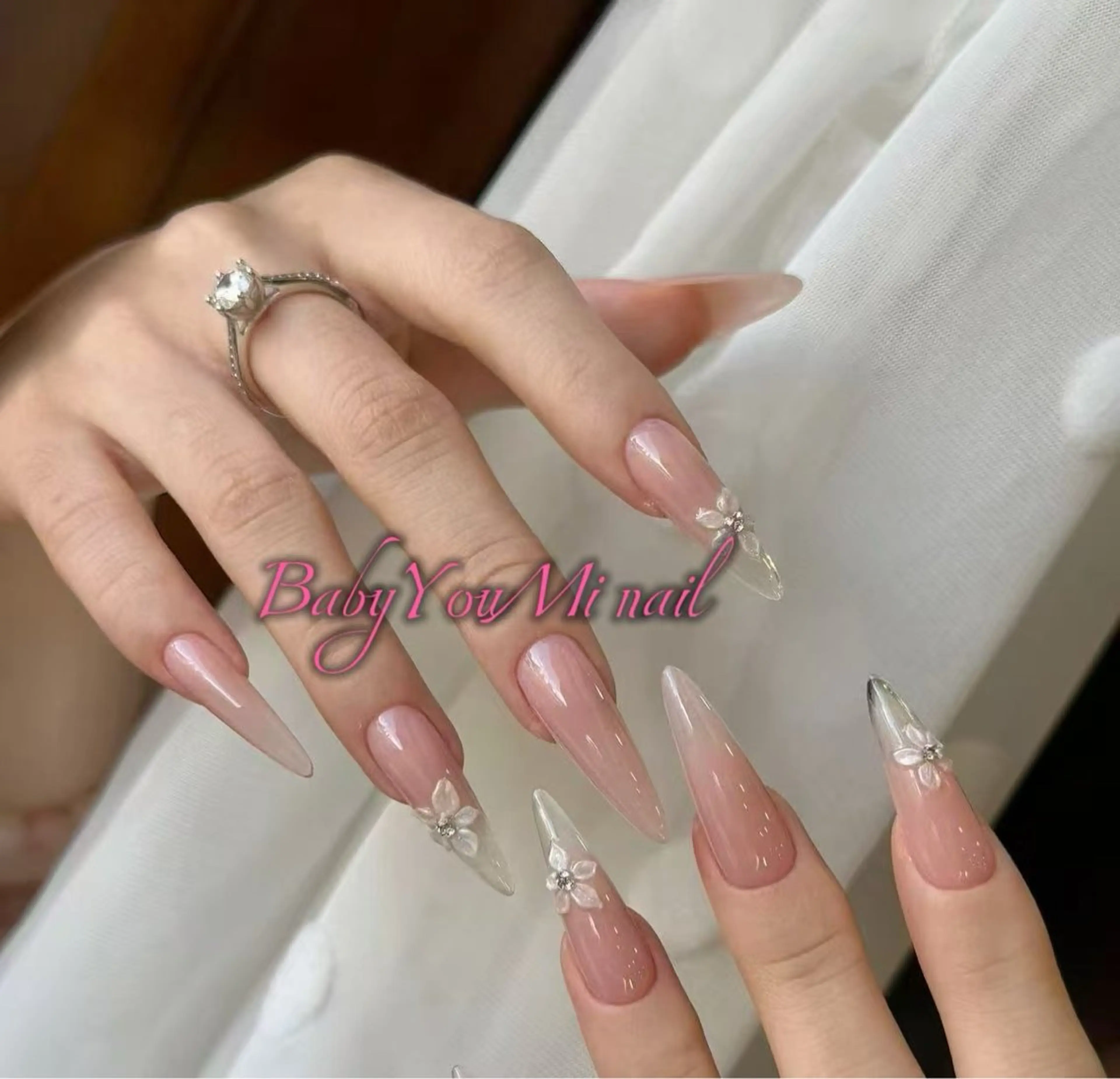 ネイル オーロラネイル フラワーネイル フットネイル フレンチネイル ジェルネイル ハンドネイル BabyYouMi nailのネイルデザイン