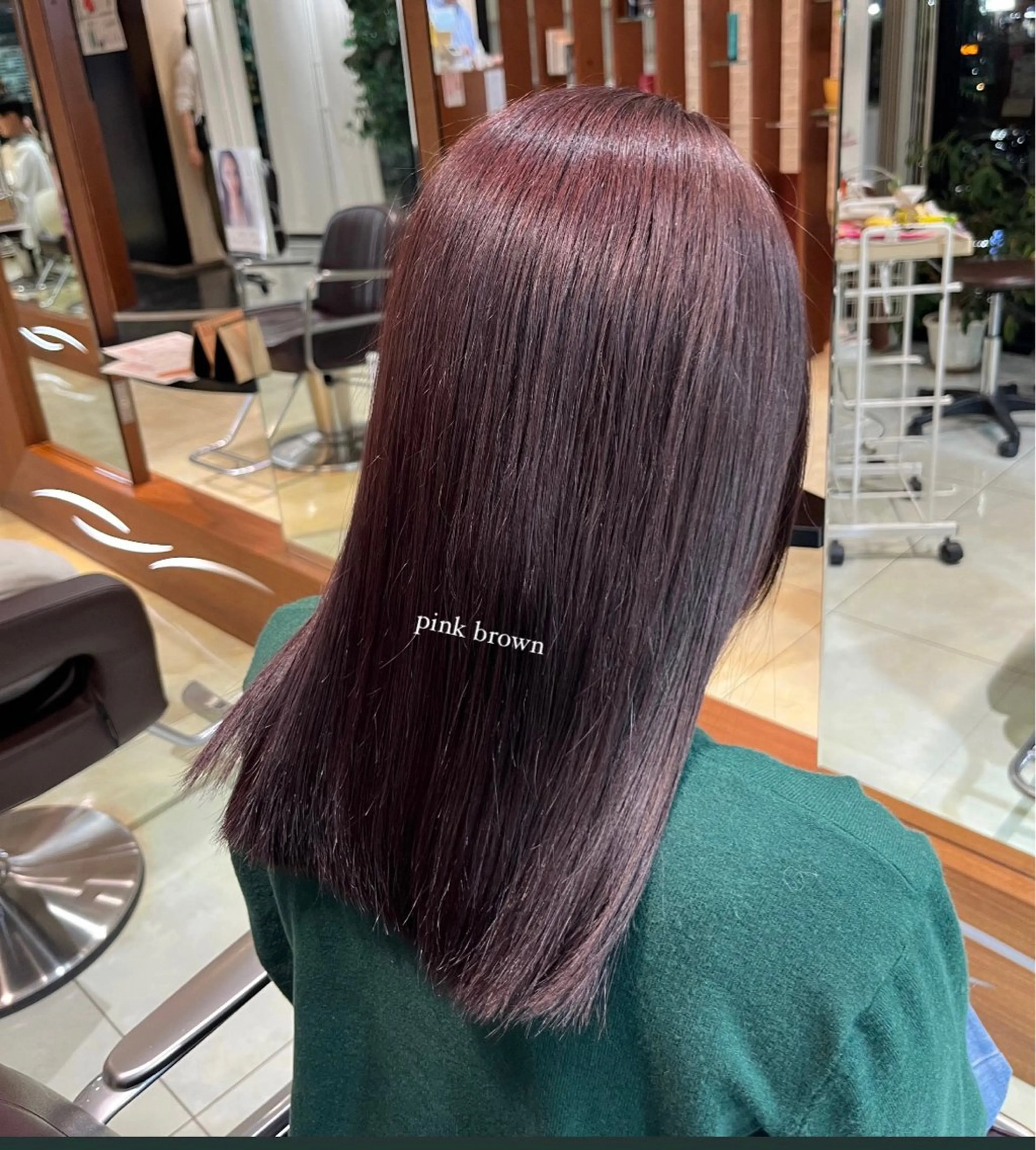 ミディアム カラー 大野 桃果のヘアスタイル