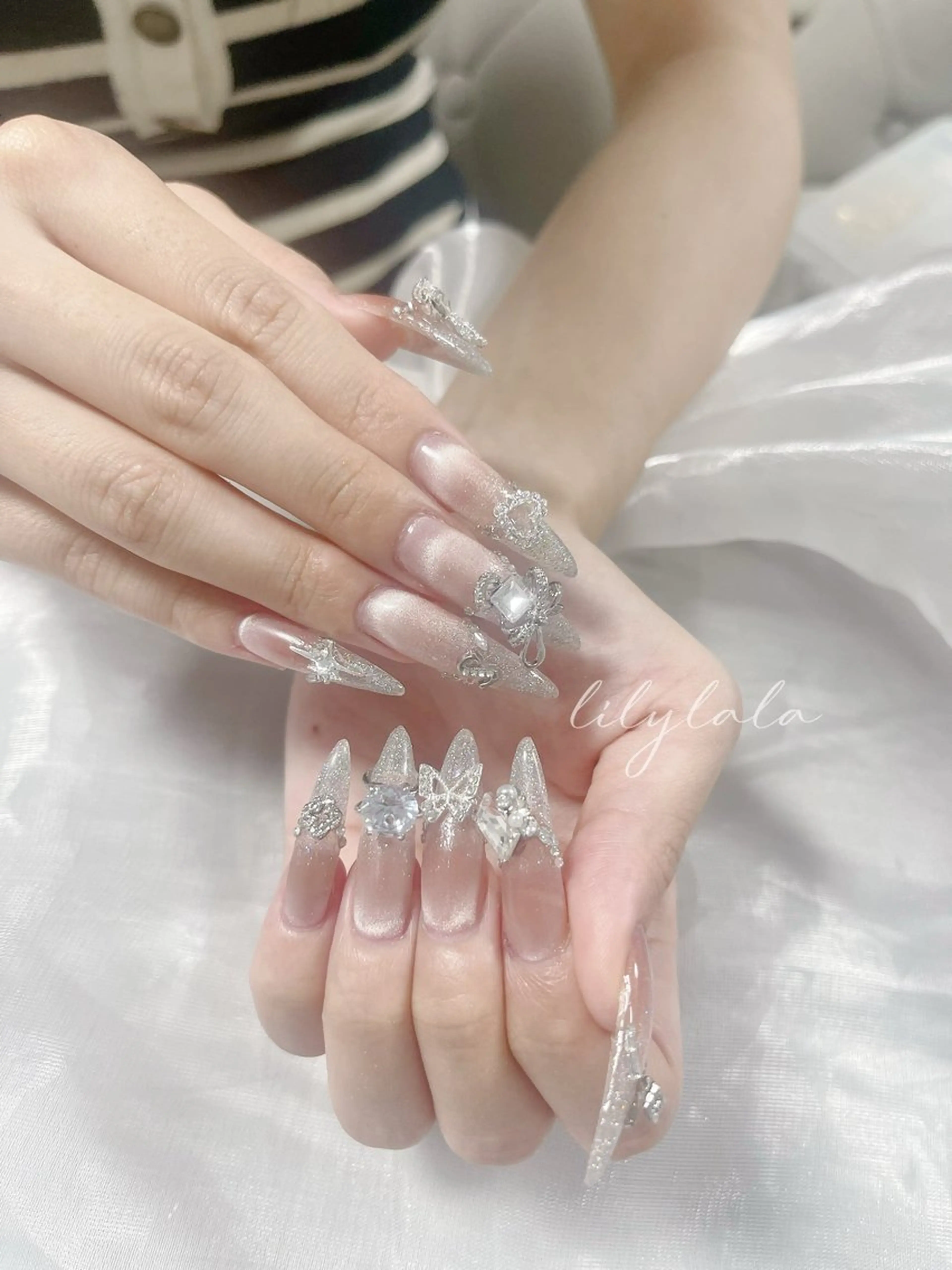 ネイル アートネイル ジェルネイル グラデーション キラキラネイル ニュアンスネイル ハンドネイル Kitty Nailのネイルデザイン