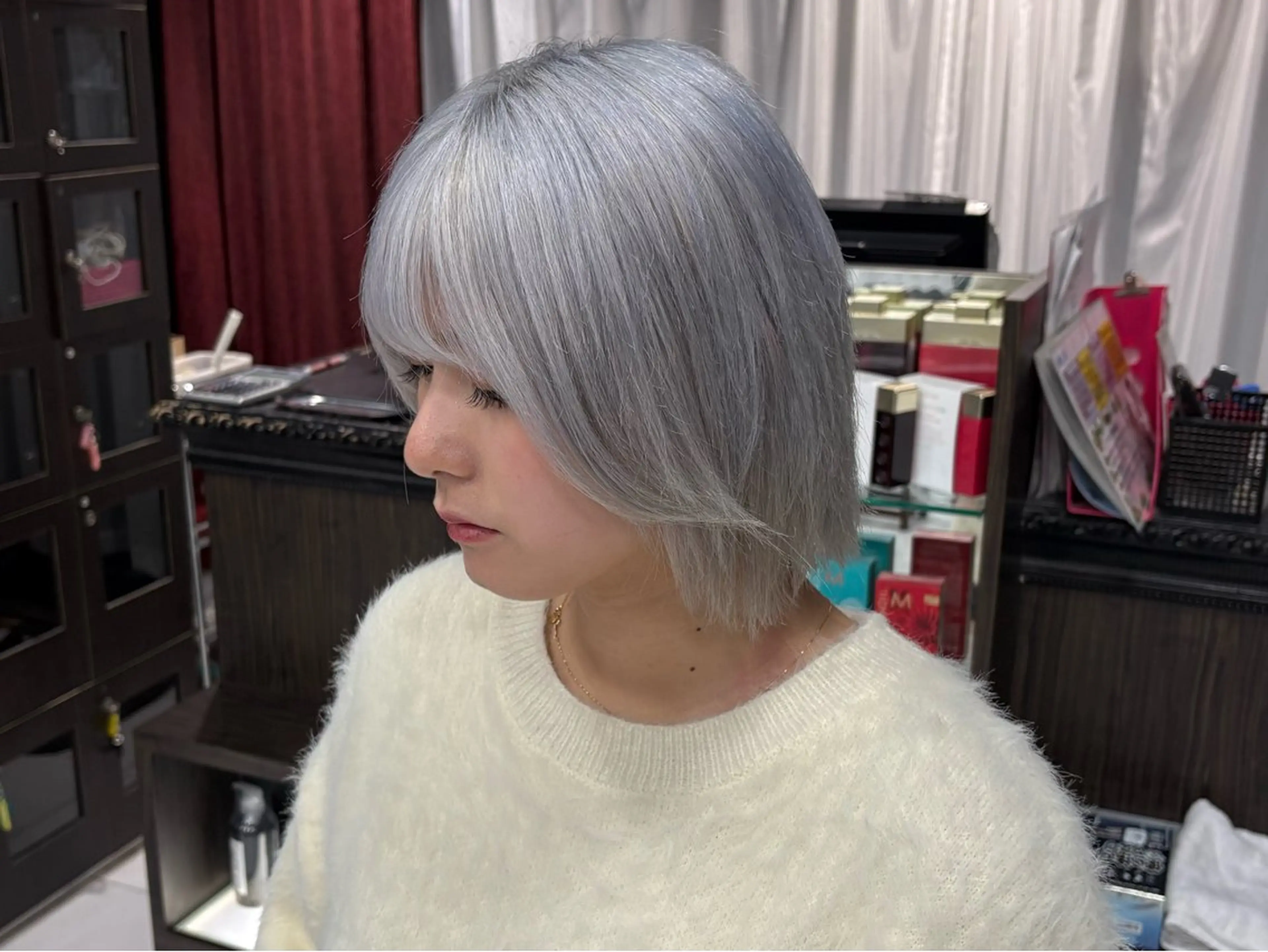 ショート カラー ボブレイヤー シルバー ボブ レイヤーカット ヘアカラー トリートメント ホワイト/店長/カラ ー講師/錦糸町/岩崎のヘアスタイル