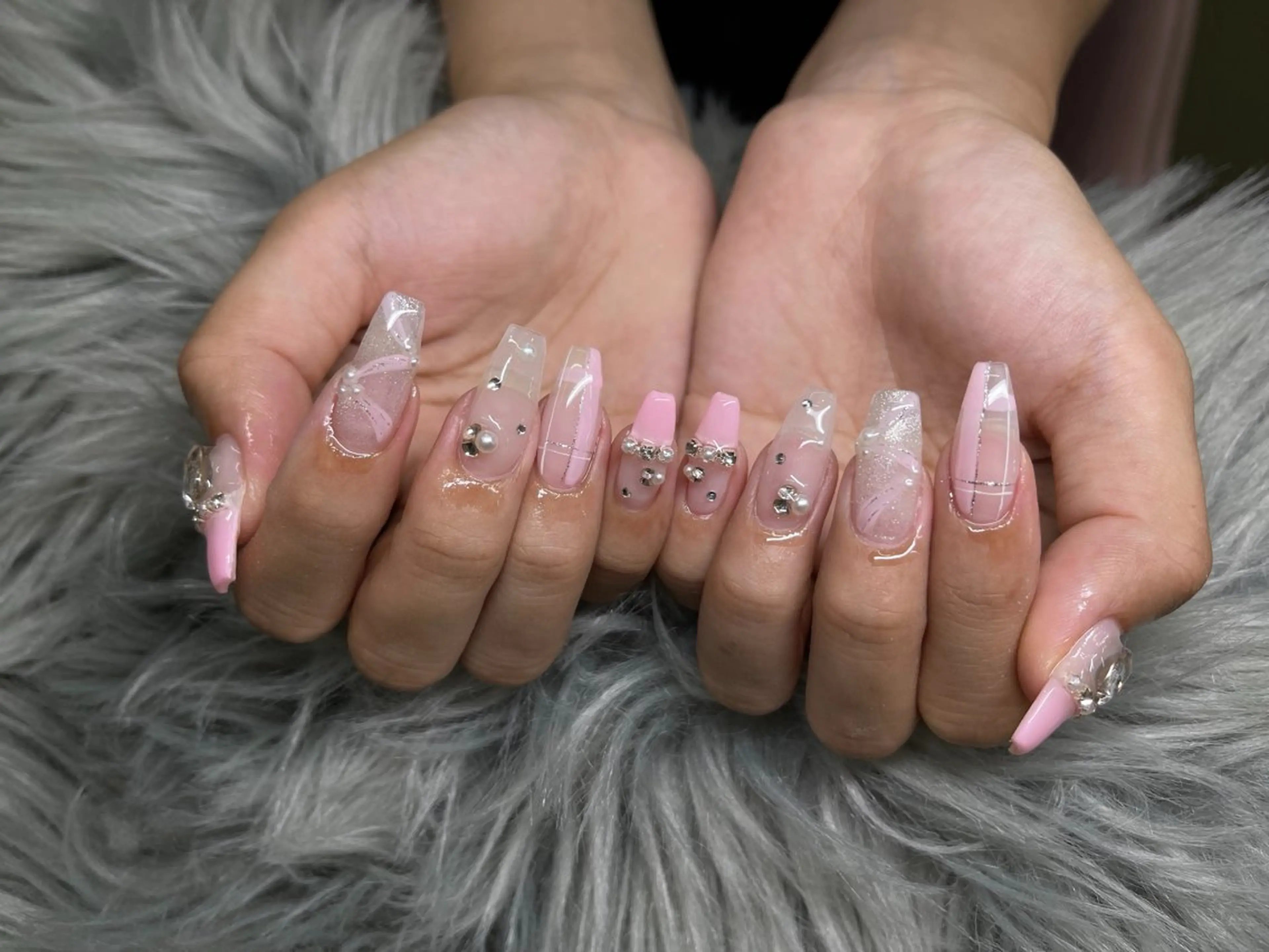 ネイル PEEKABOO京橋 EYE&NAILのマツエク・マツパデザイン