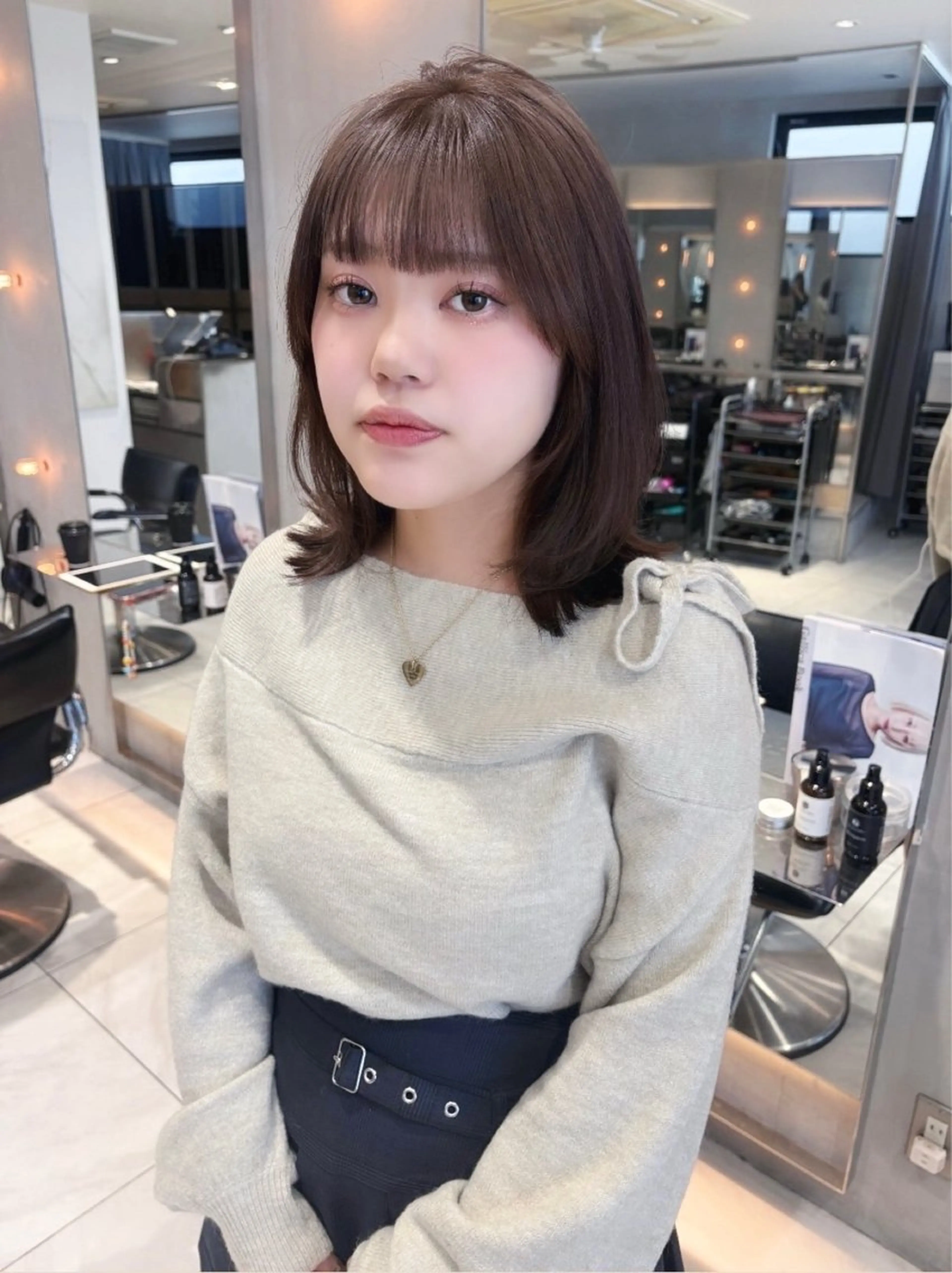 ミディアム カラー カット ヘアカラー ワンホン/韓国ヘア 🤍amiのヘアスタイル