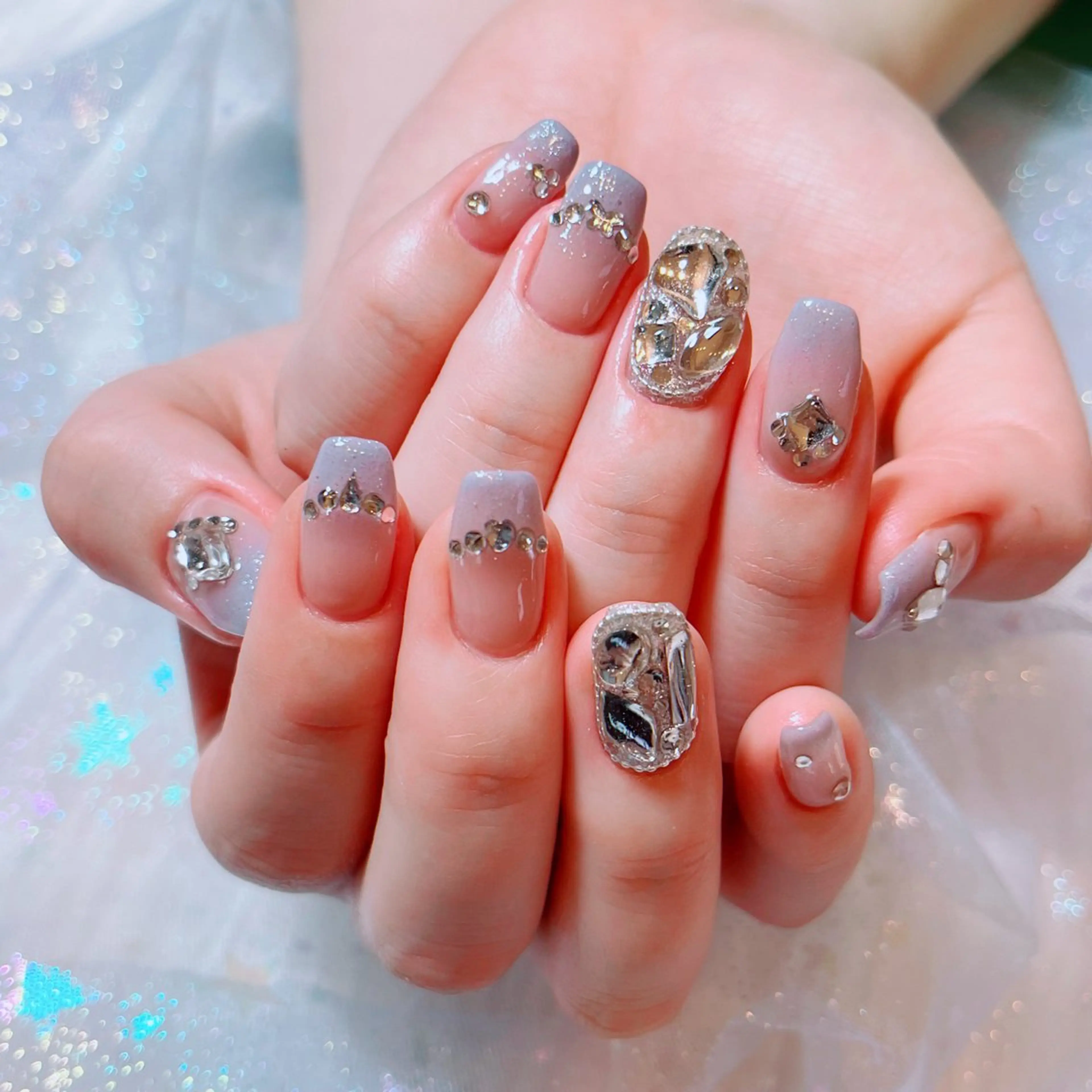 ネイル グラデーション ストーンネイル ruirui.naildesign所属・RUI ☆のネイルデザイン