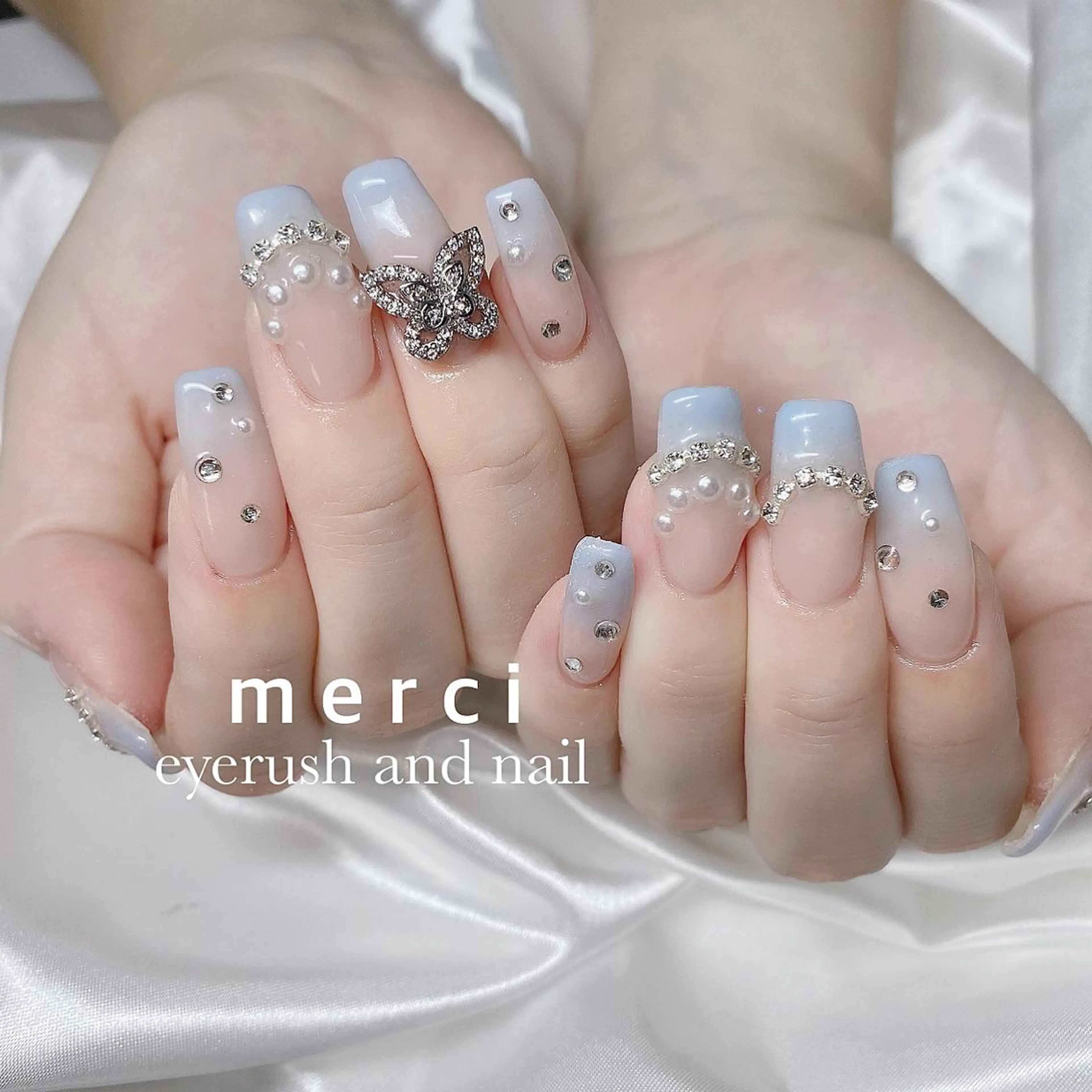 ネイル フラッシュネイル フットネイル フレンチネイル キラキラネイル 韓国ネイル merci nail所属・merci nailのネイルデザイン