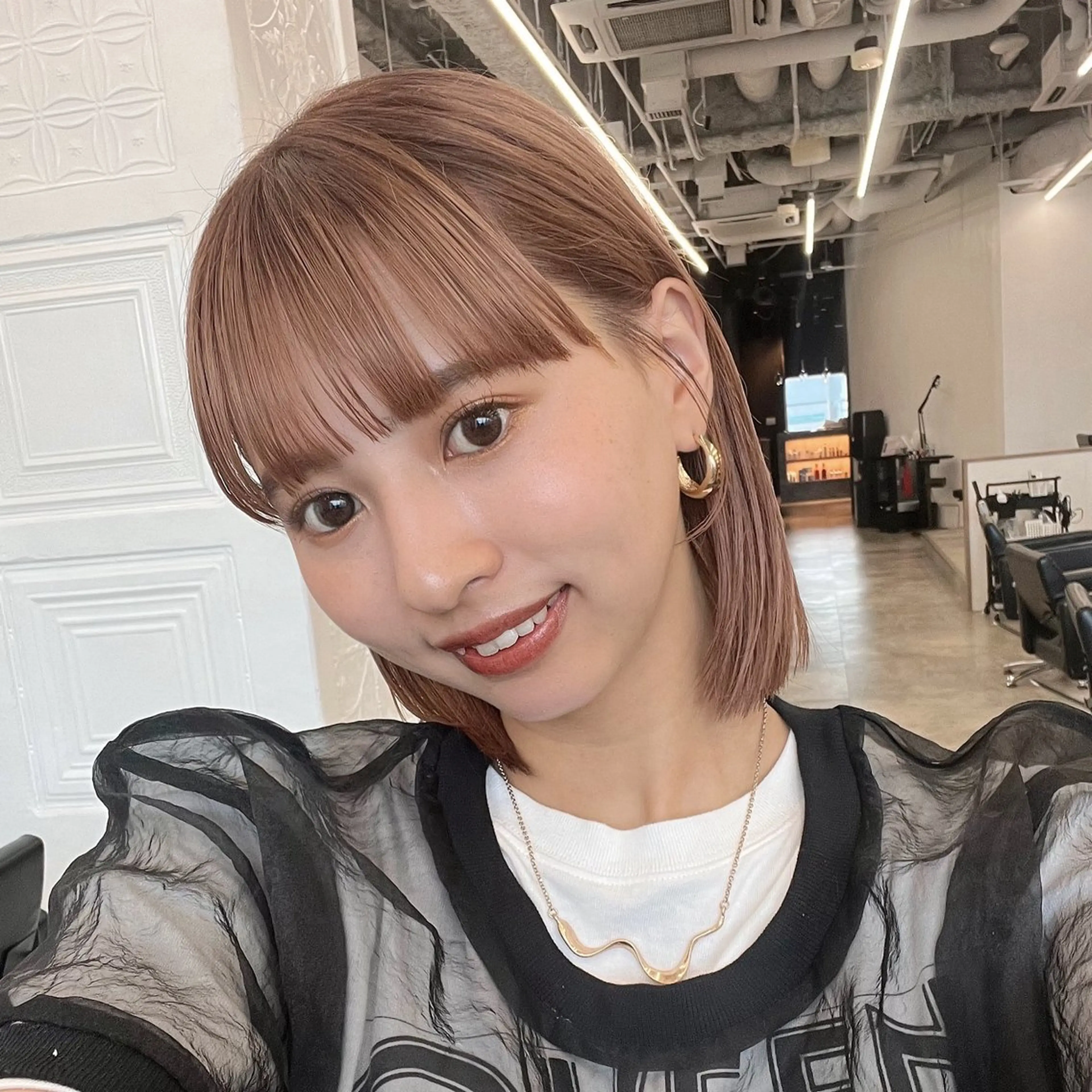 ミディアム カラー ヘアアレンジ ベージュカラー ブリーチ ミルクティーベージュ 🌱ボブ/レイヤー/ ベージュ/あやみ✨のヘアスタイル