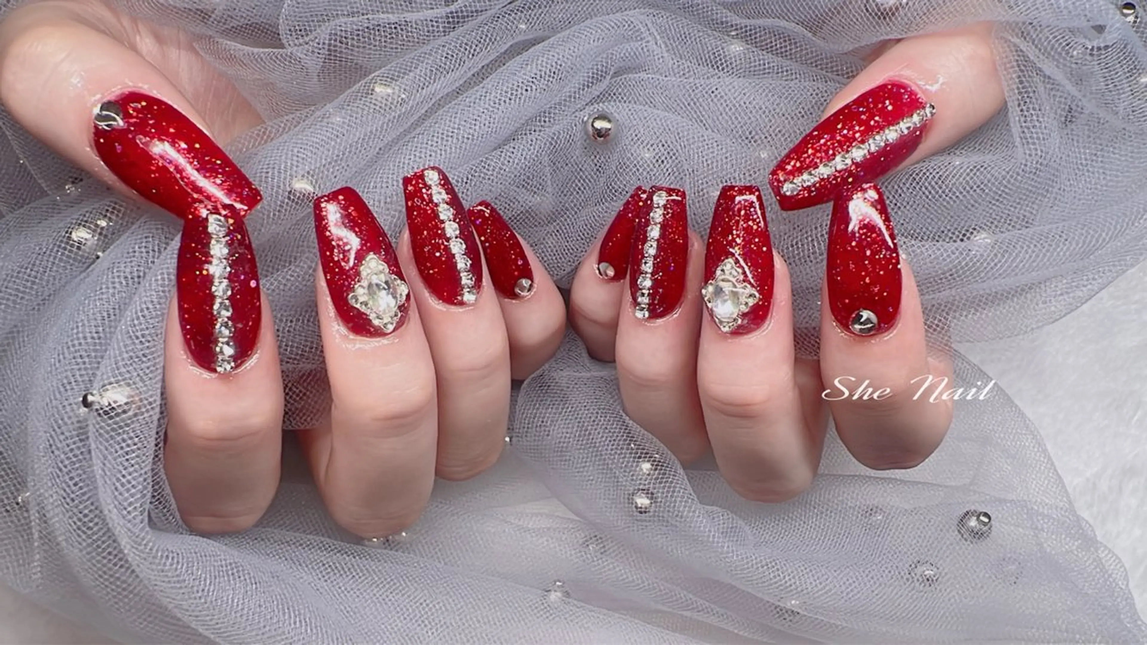 ネイル チークネイル フレンチネイル 持ち込み ワンカラーネイル 赤色 ハンドネイル She   Nail所属・ISA_ BELLAのネイルデザイン