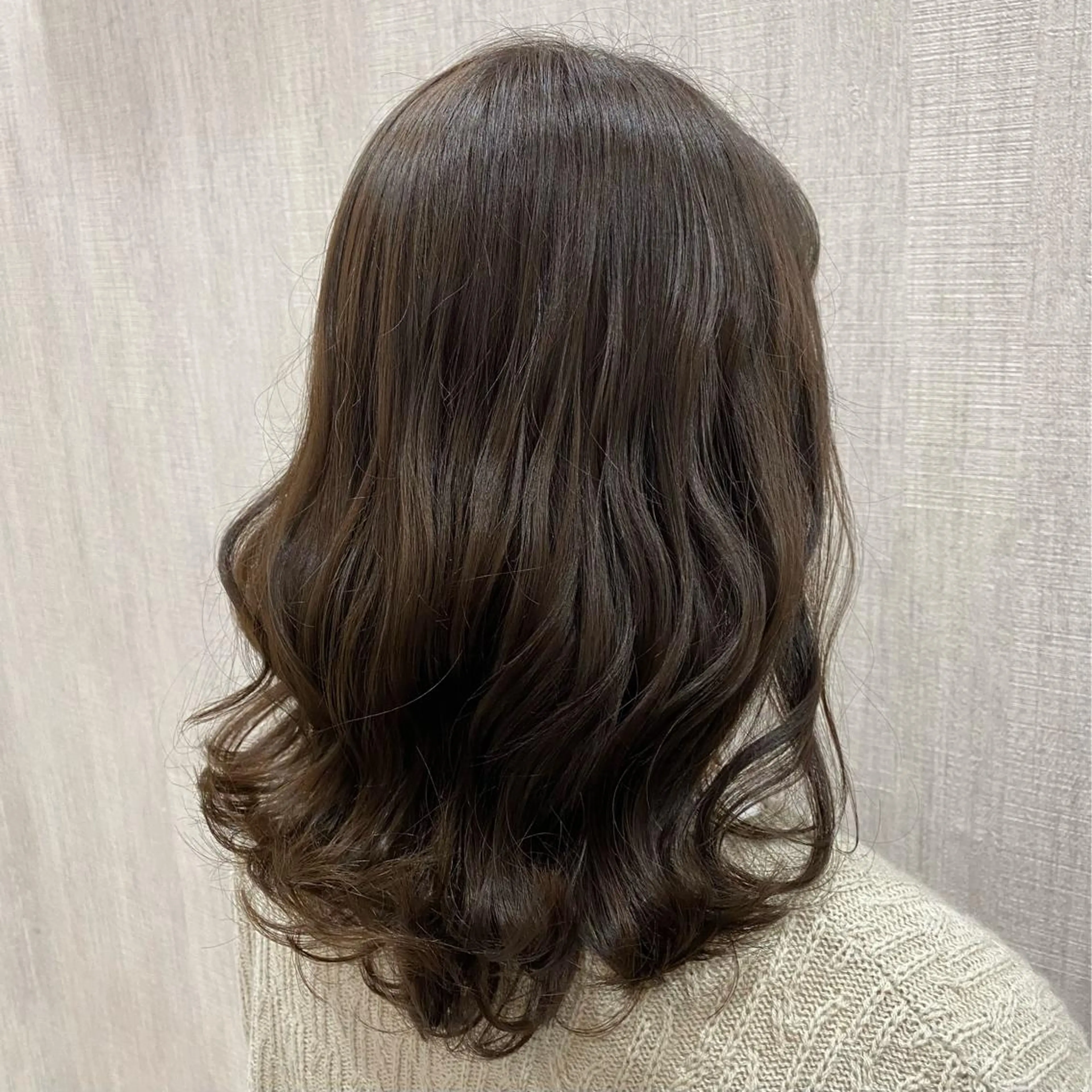 ミディアム カラー カット ヘアカラー トリートメント 🫧透け感⋆艶髪💎 山口アヤカのヘアスタイル