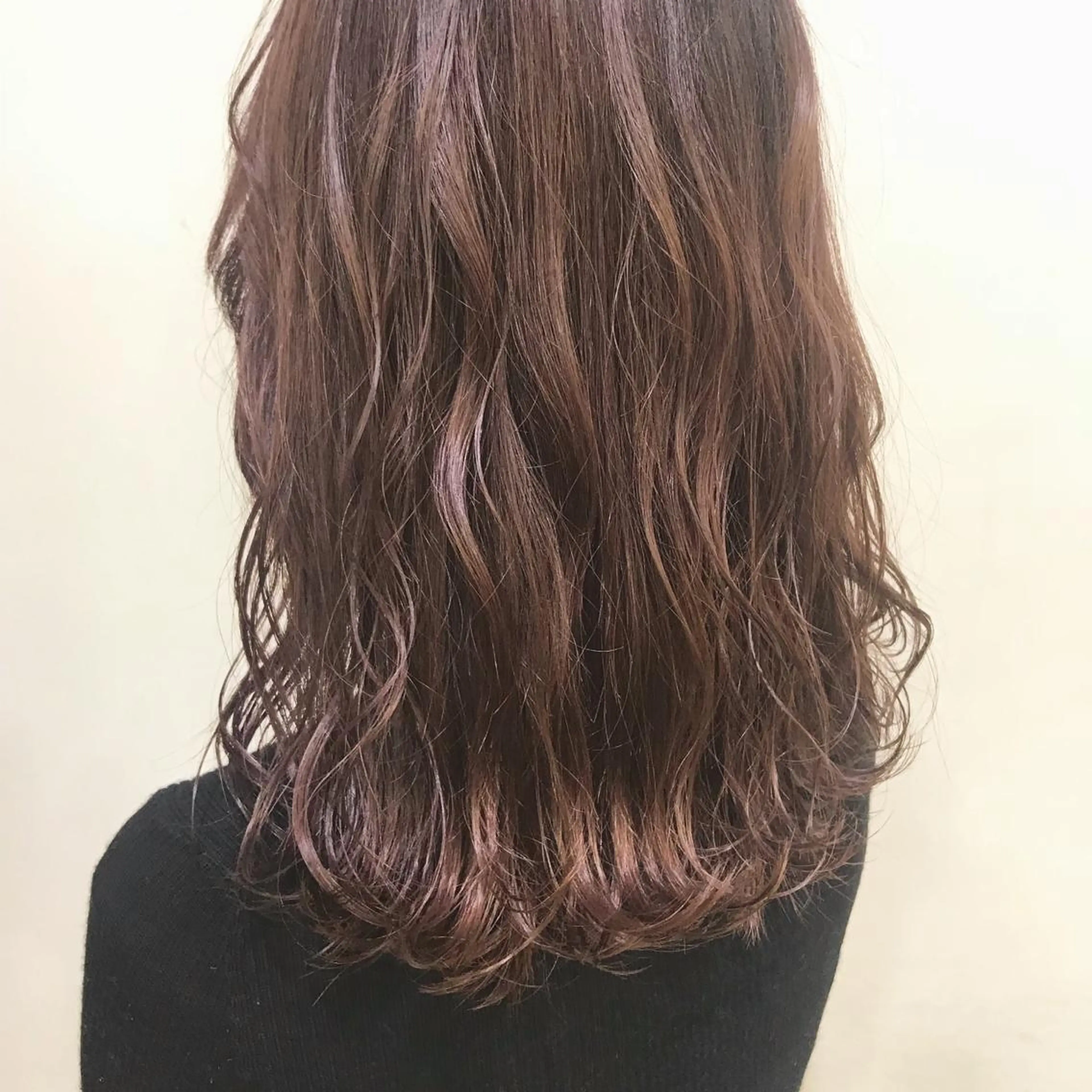 セミロング カラー ピンクカラー ピンクパープル パープルカラー AMI ウルフパーマ/メンズのヘアスタイル