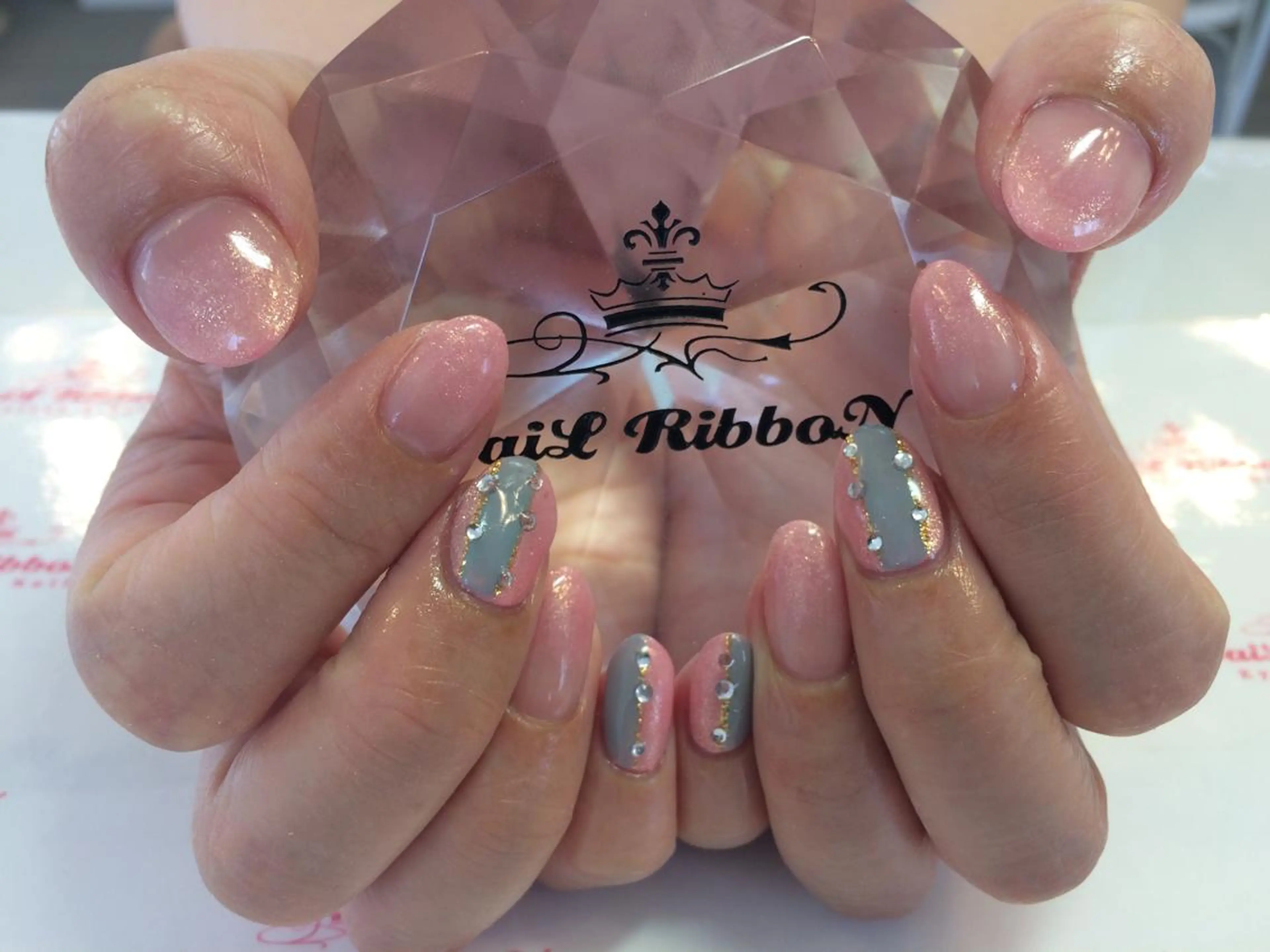 ネイル ネイルリボン 受付スタッフのネイルデザイン