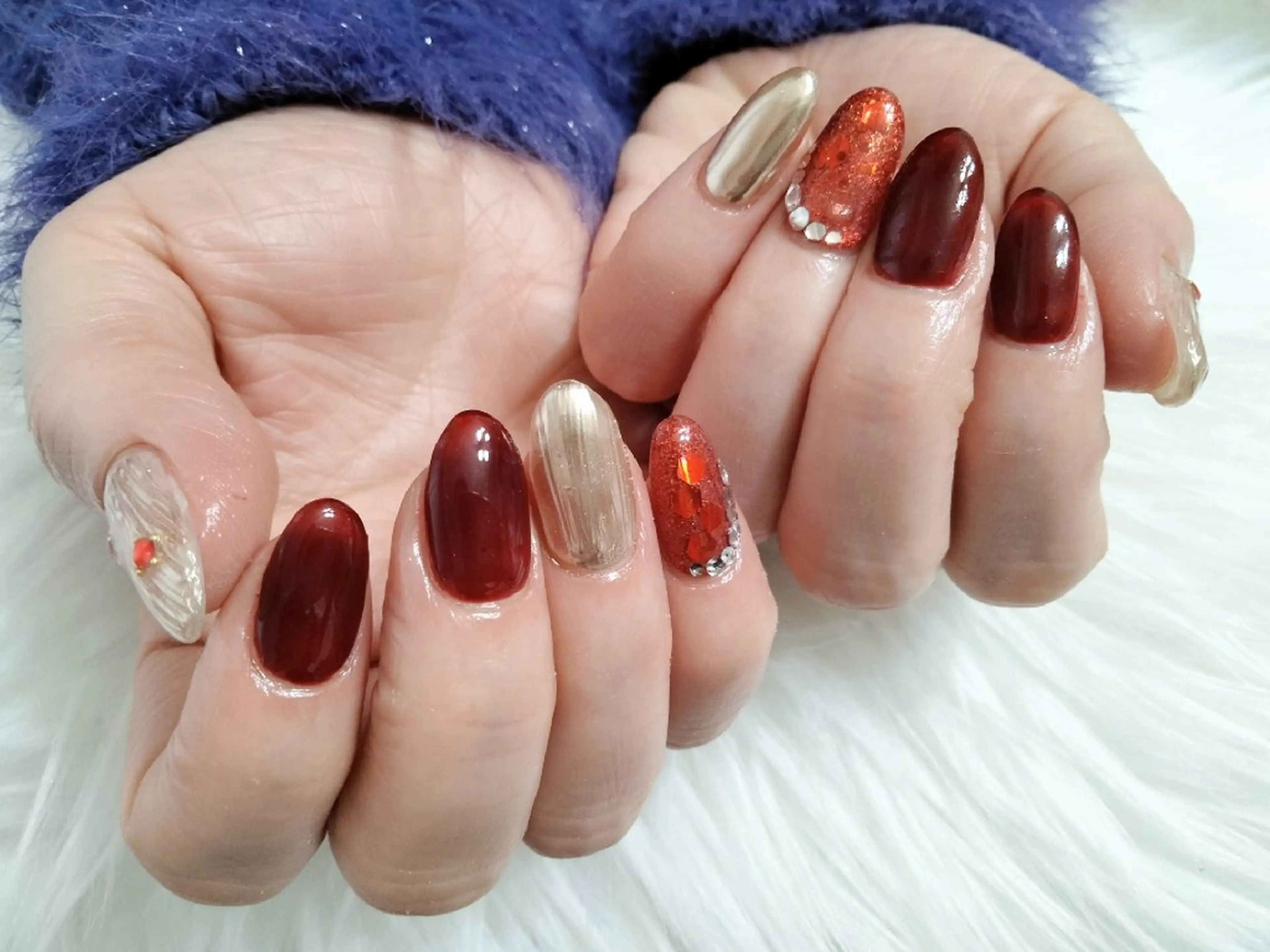 ネイル ボルドー ゴールド ゴージャス ミラーネイル 赤色 ハンドネイル ハンドケア Beaubie  nailサロンのネイルデザイン