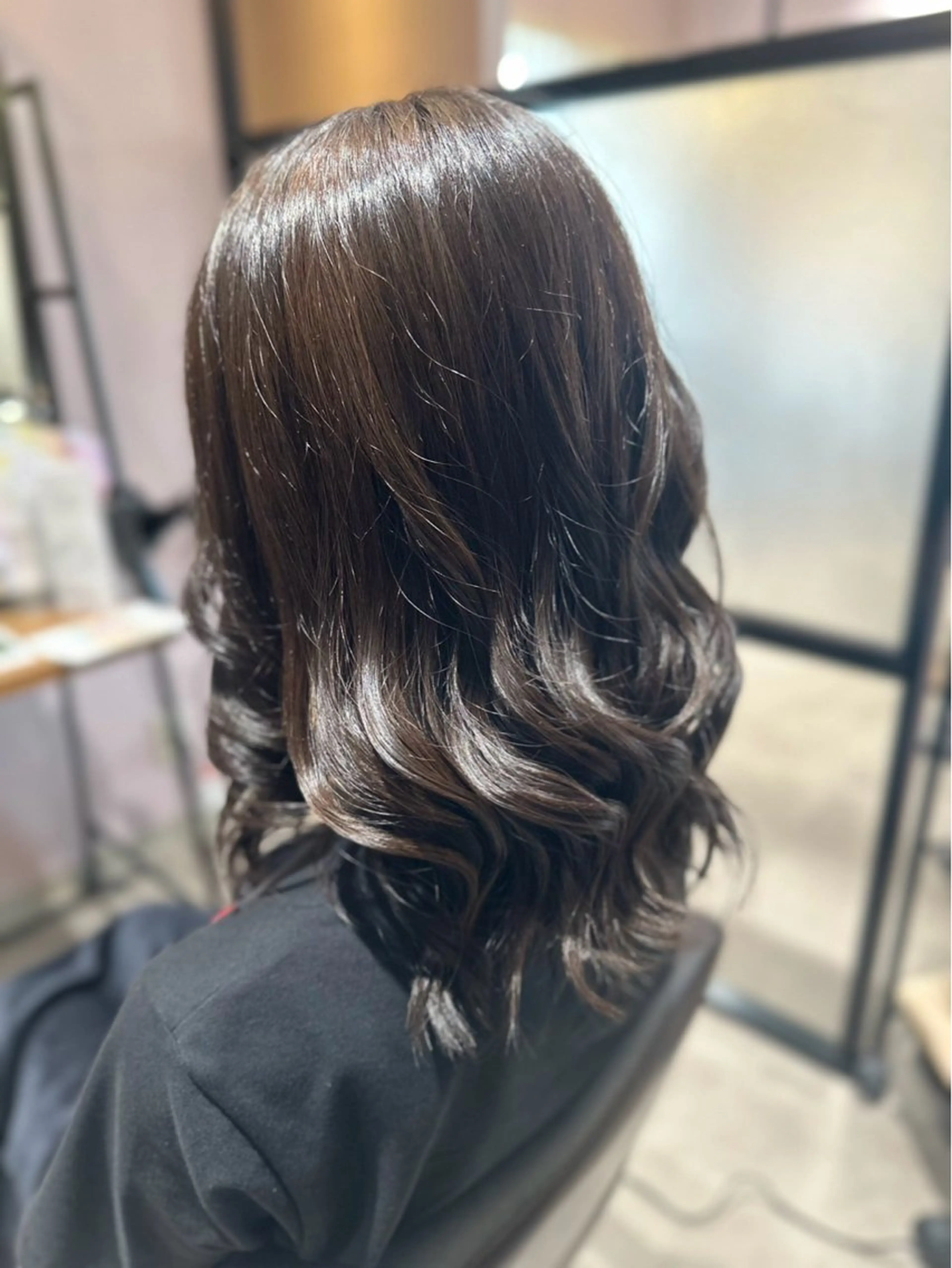 ミディアム カラー 作野 潮織のヘアスタイル