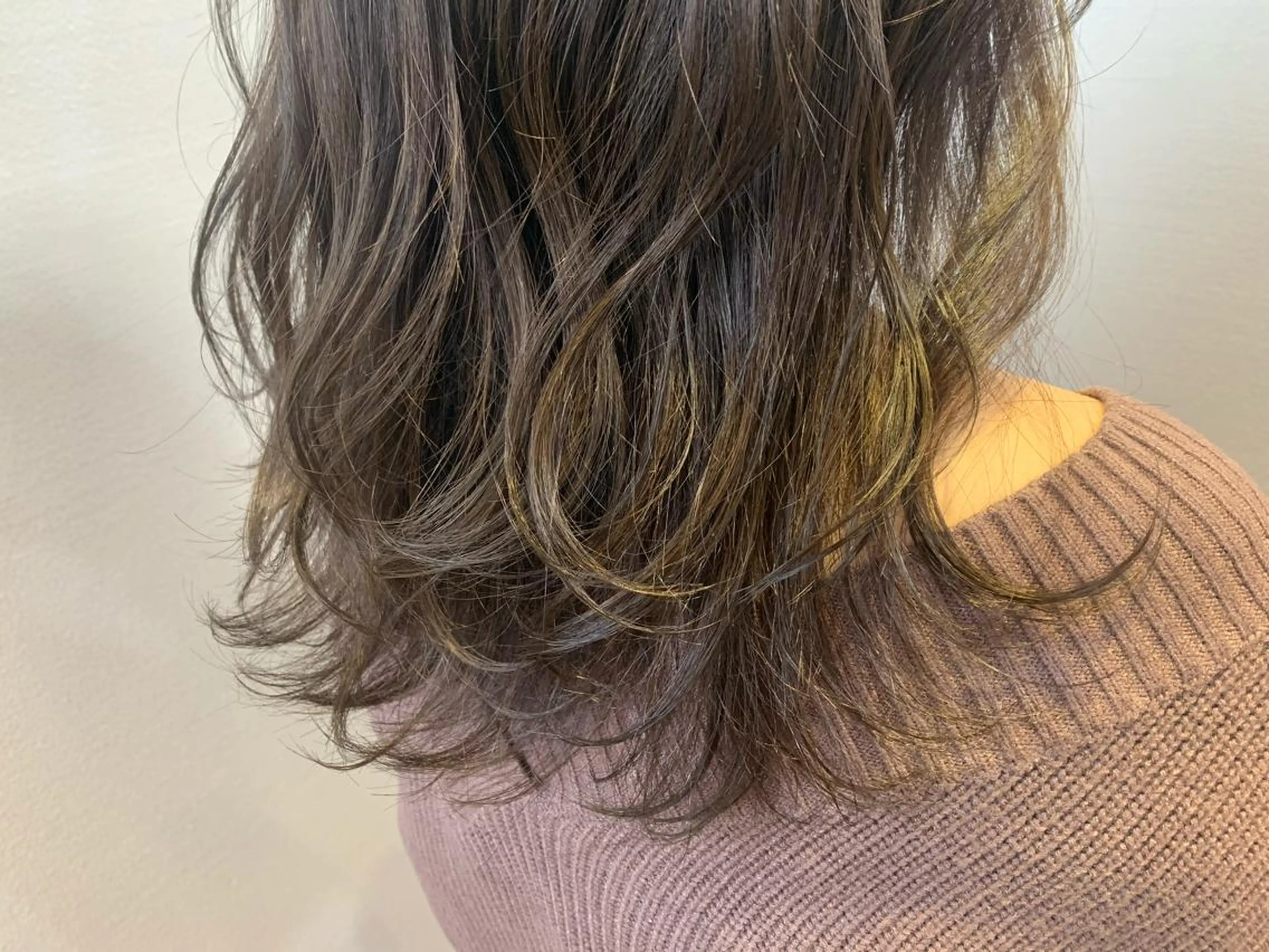 セミロング カラー グレージュ ピンクカラー カット ヘアカラー トリートメント 【Uneユヌ】菊地 春那のヘアスタイル