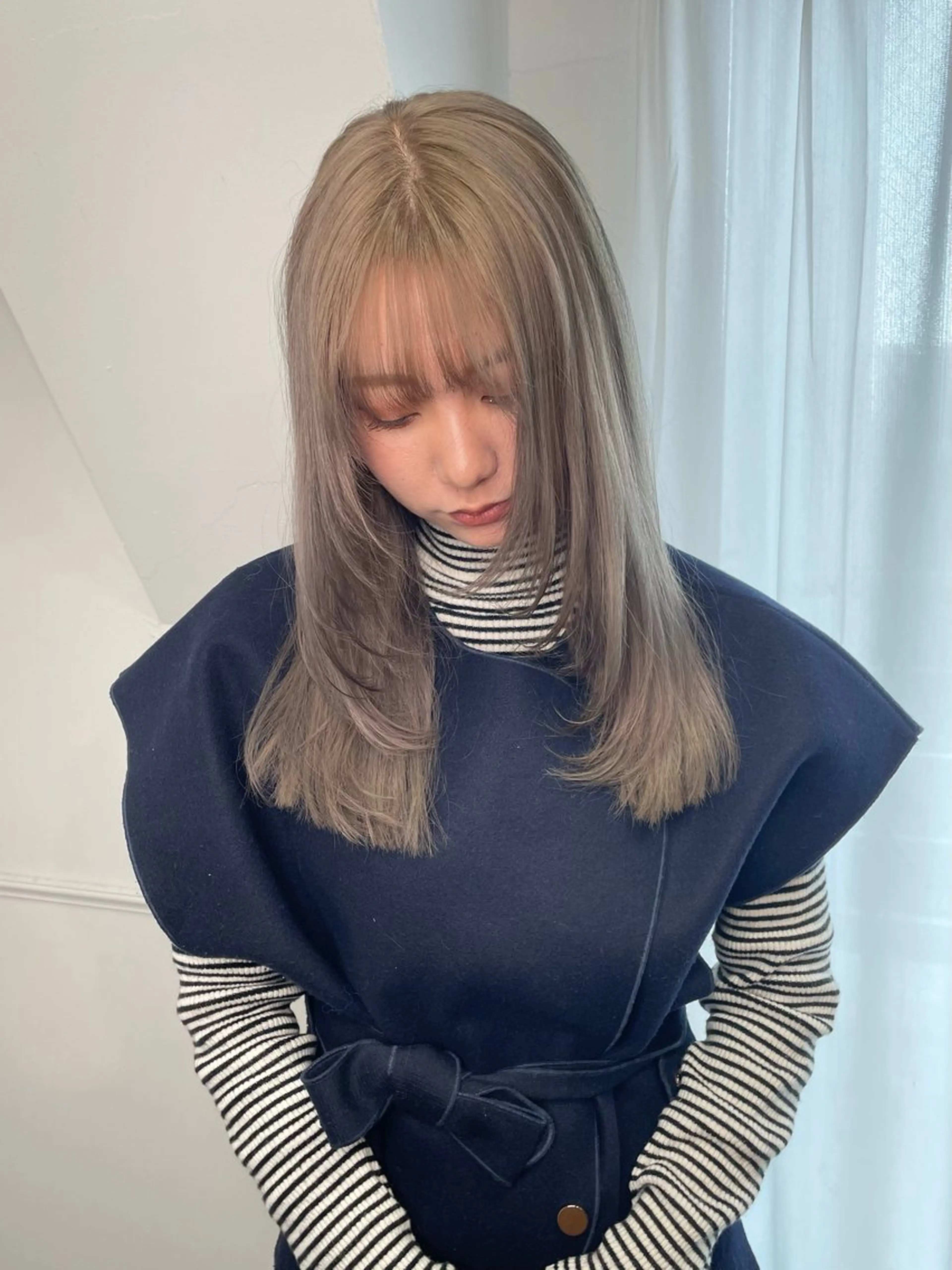 セミロング カラー ヘアアレンジ ベージュカラー ブリーチ ダブルカラー グレージュ ミルクティーベージュ ヘアカラー トリートメント maoブリーチ無し 似合わせカラーのヘアスタイル