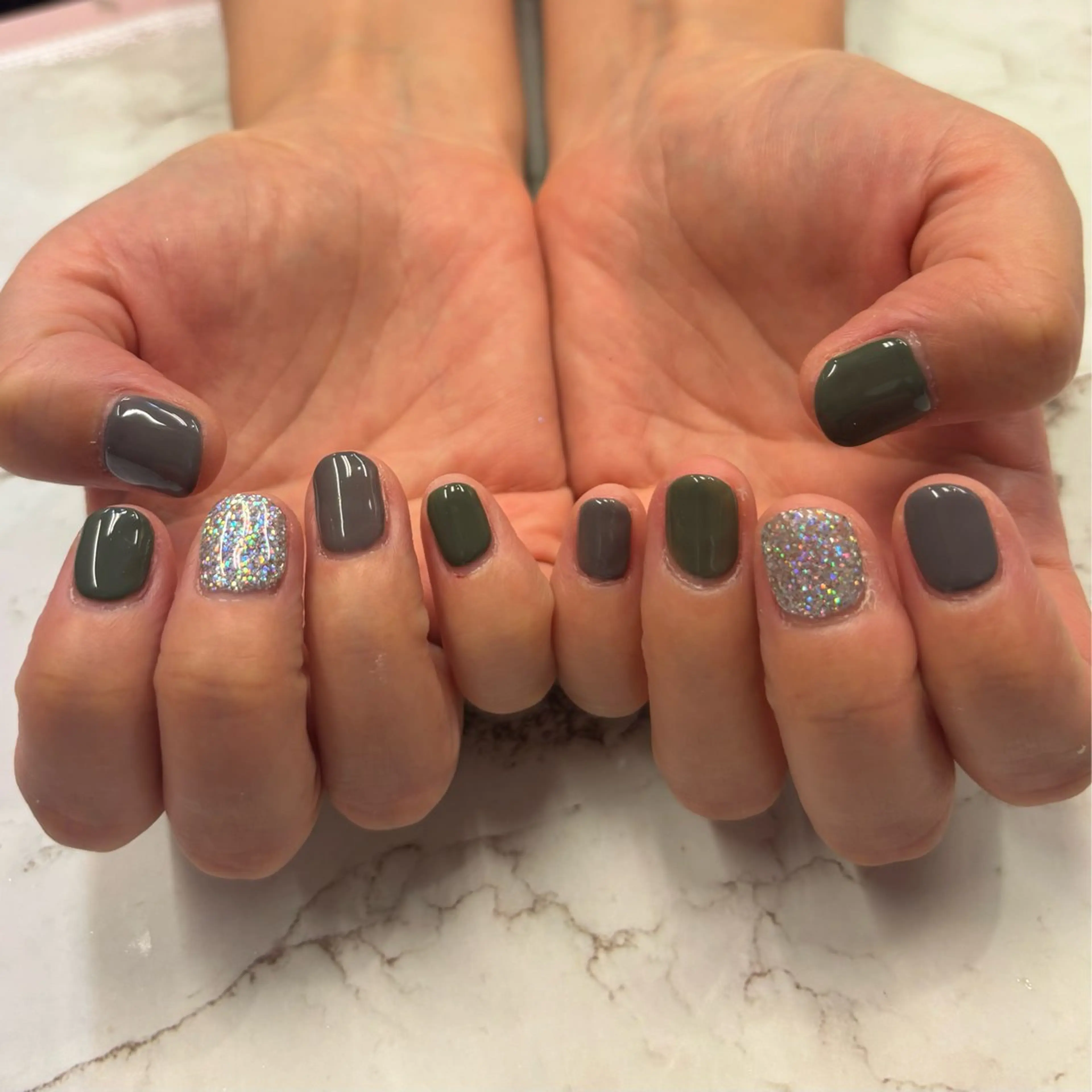 ネイル ワンカラーネイル Honey Bee Mikuのネイルデザイン