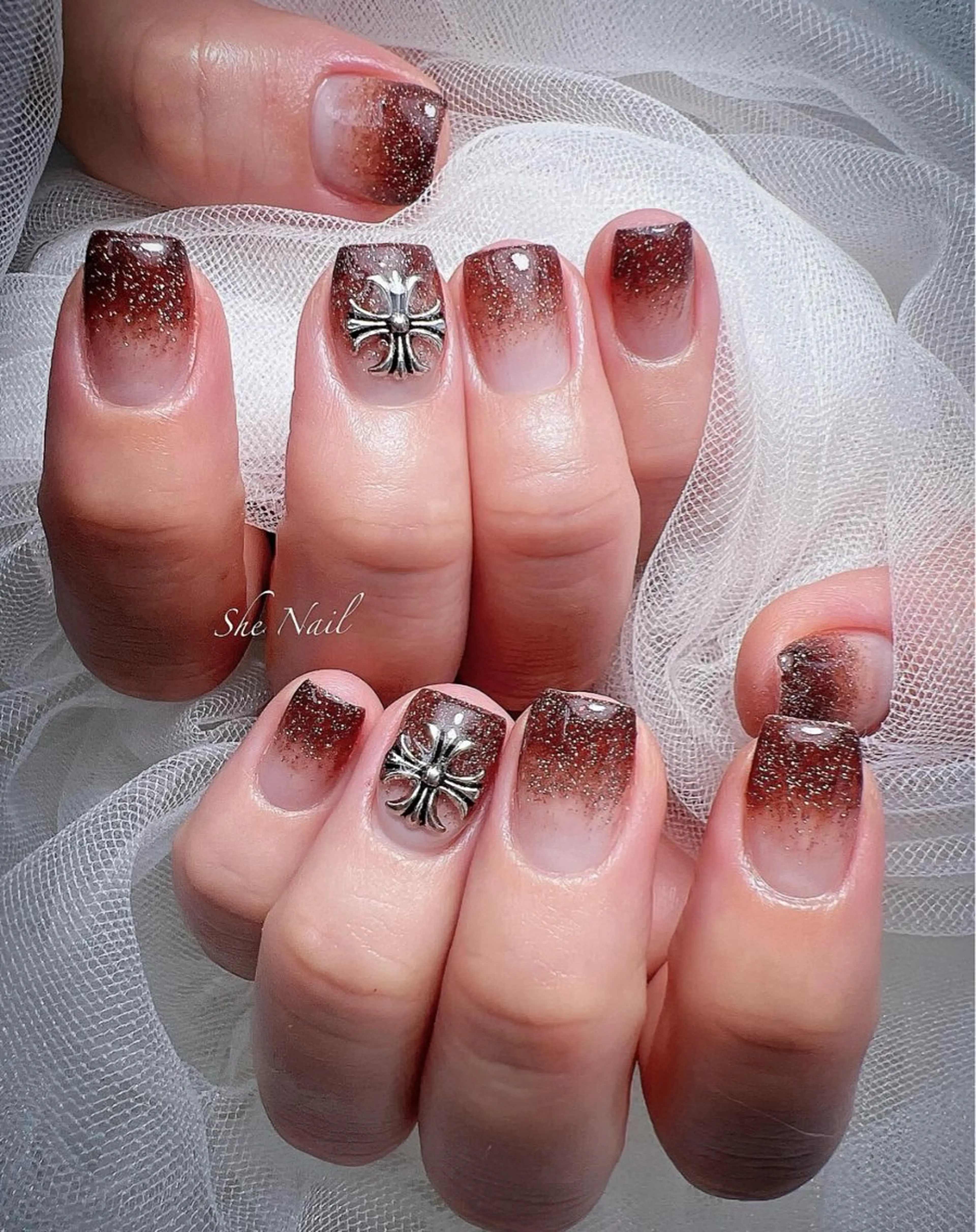 ネイル チークネイル ドット 長さ出し フラッシュネイル マグネットネイル She   Nail所属・ISA_ BELLAのネイルデザイン